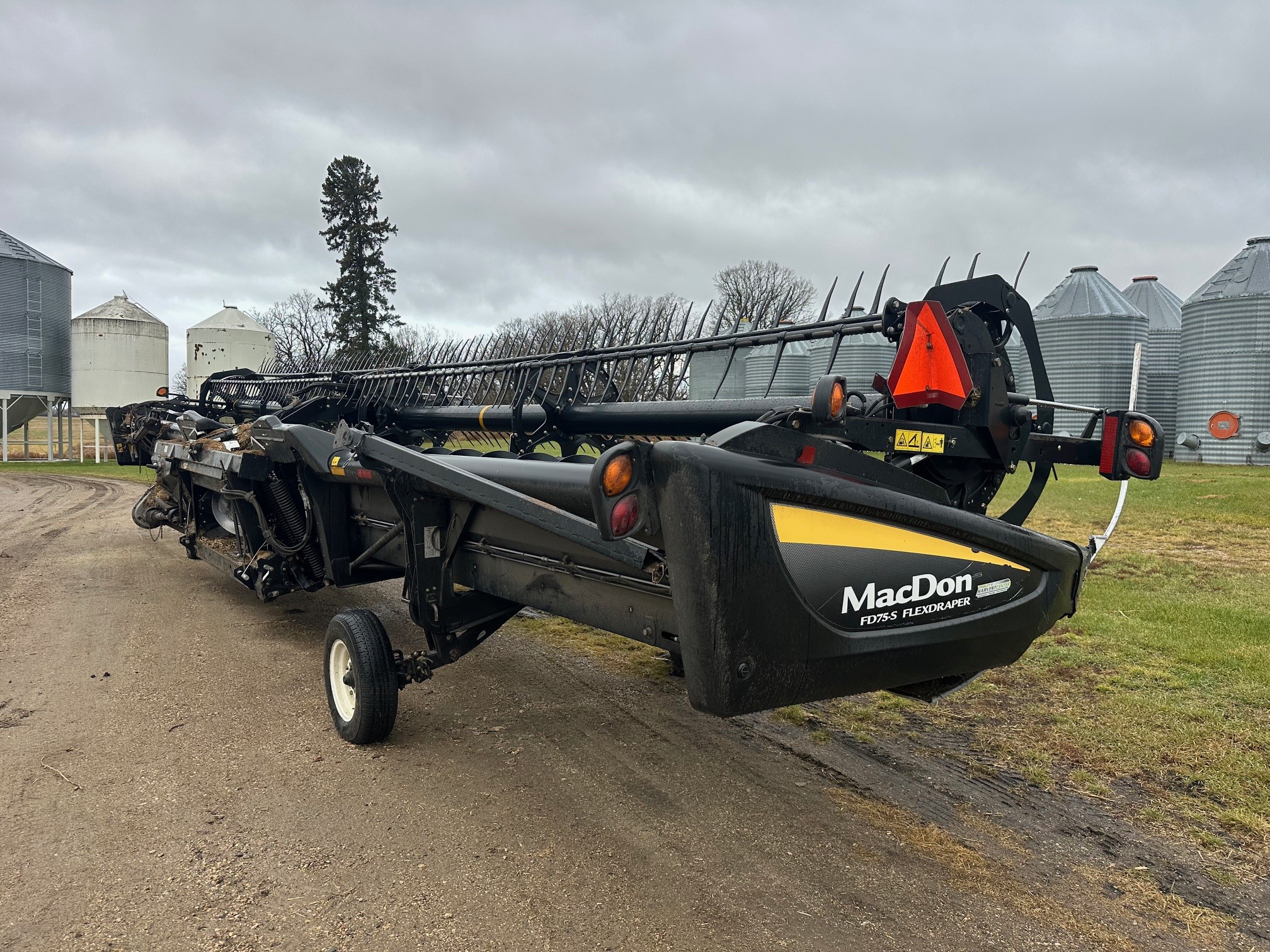 2016 MacDon FD75-40 Header Combine