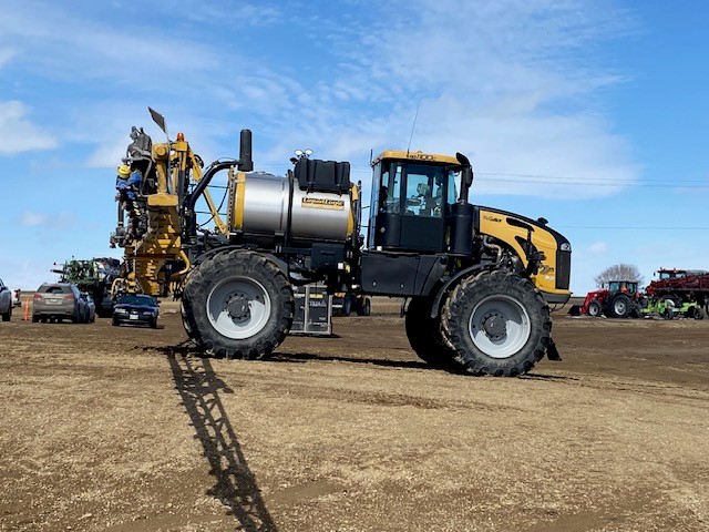 2018 RoGator RG1100C Sprayer/High Clearance