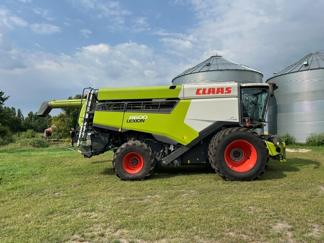 2022 CLAAS 8600 Combine