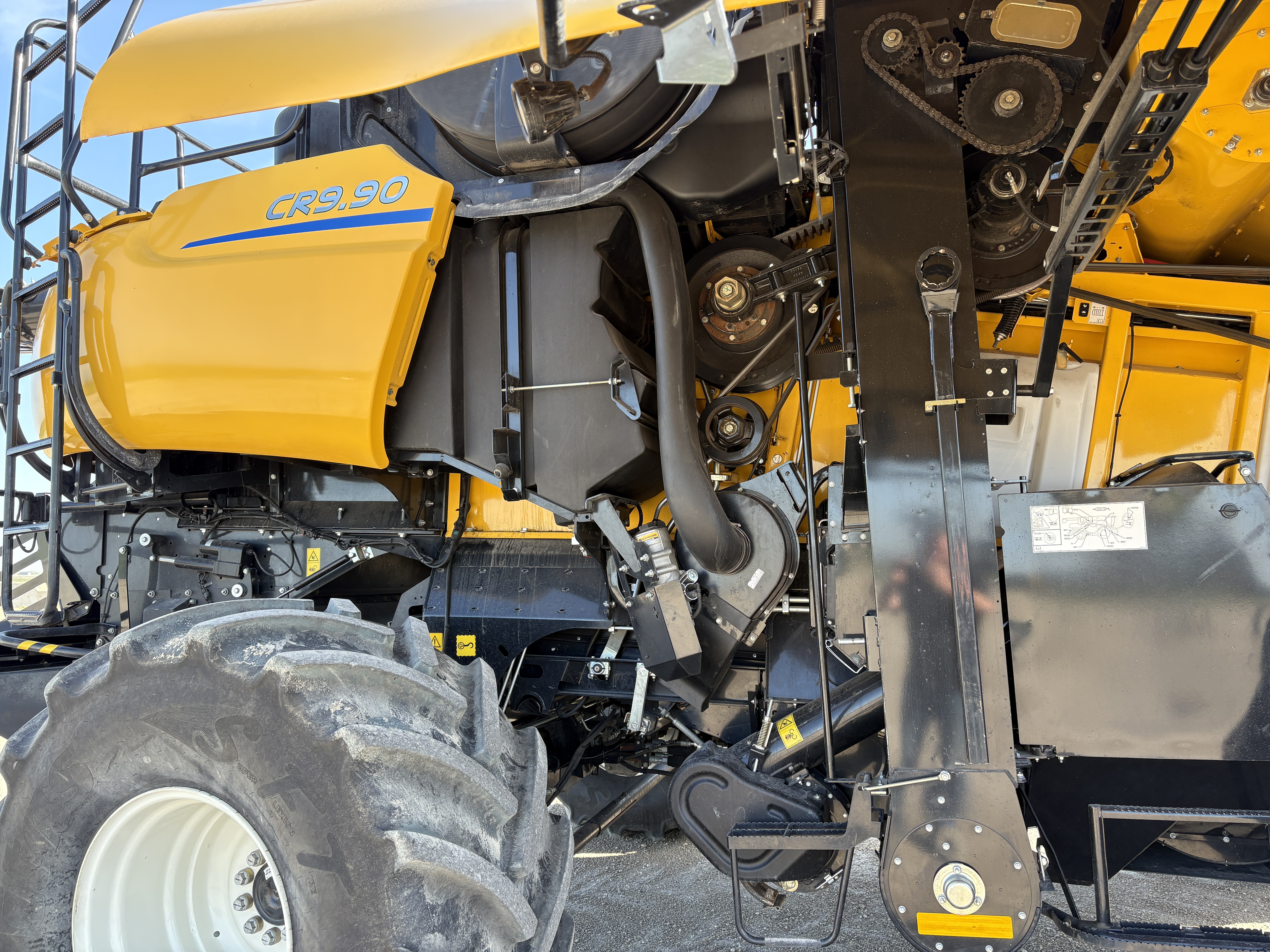 2024 New Holland CR9.90Z Combine