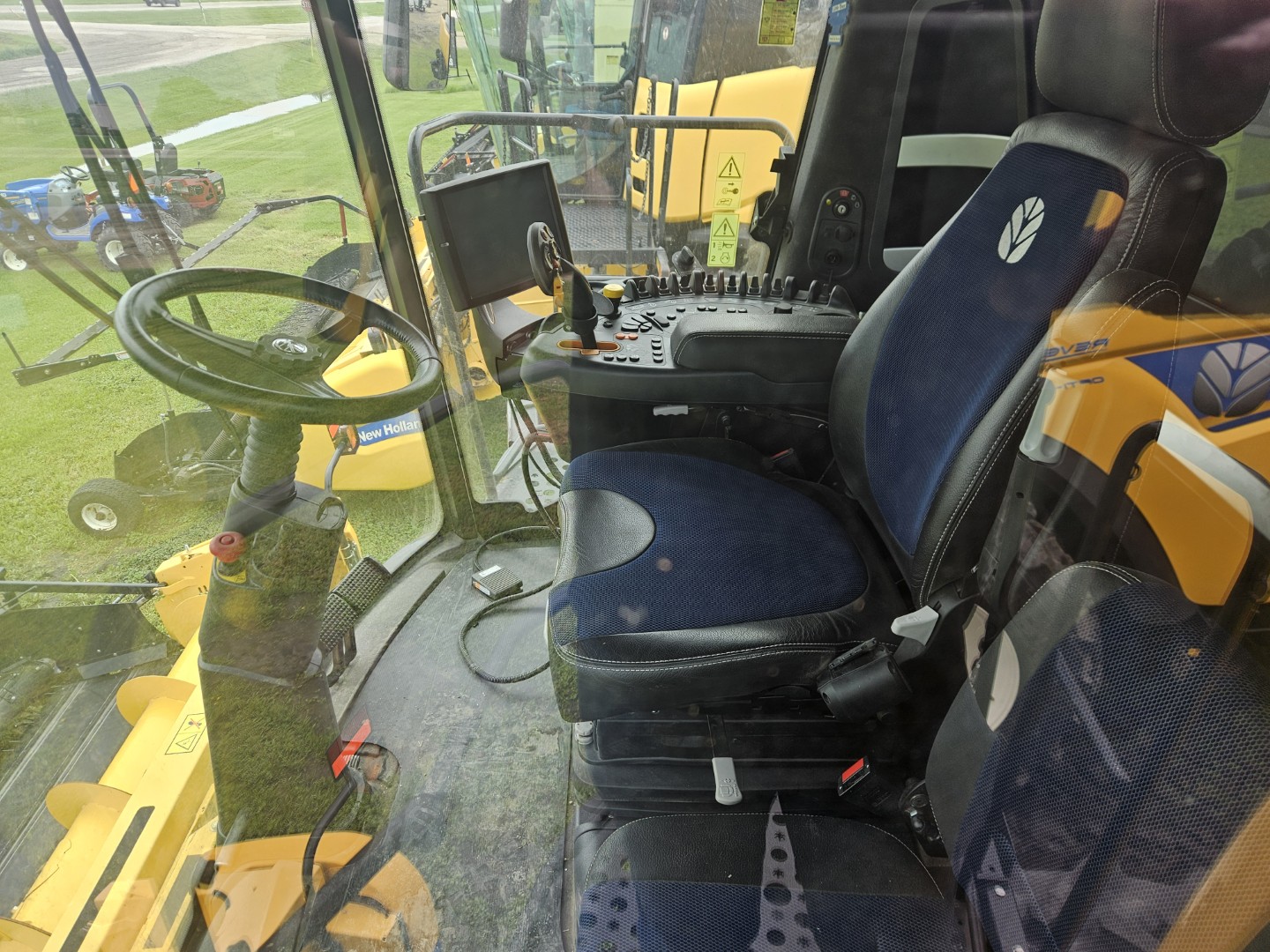 2023 New Holland CR9.90Z Combine