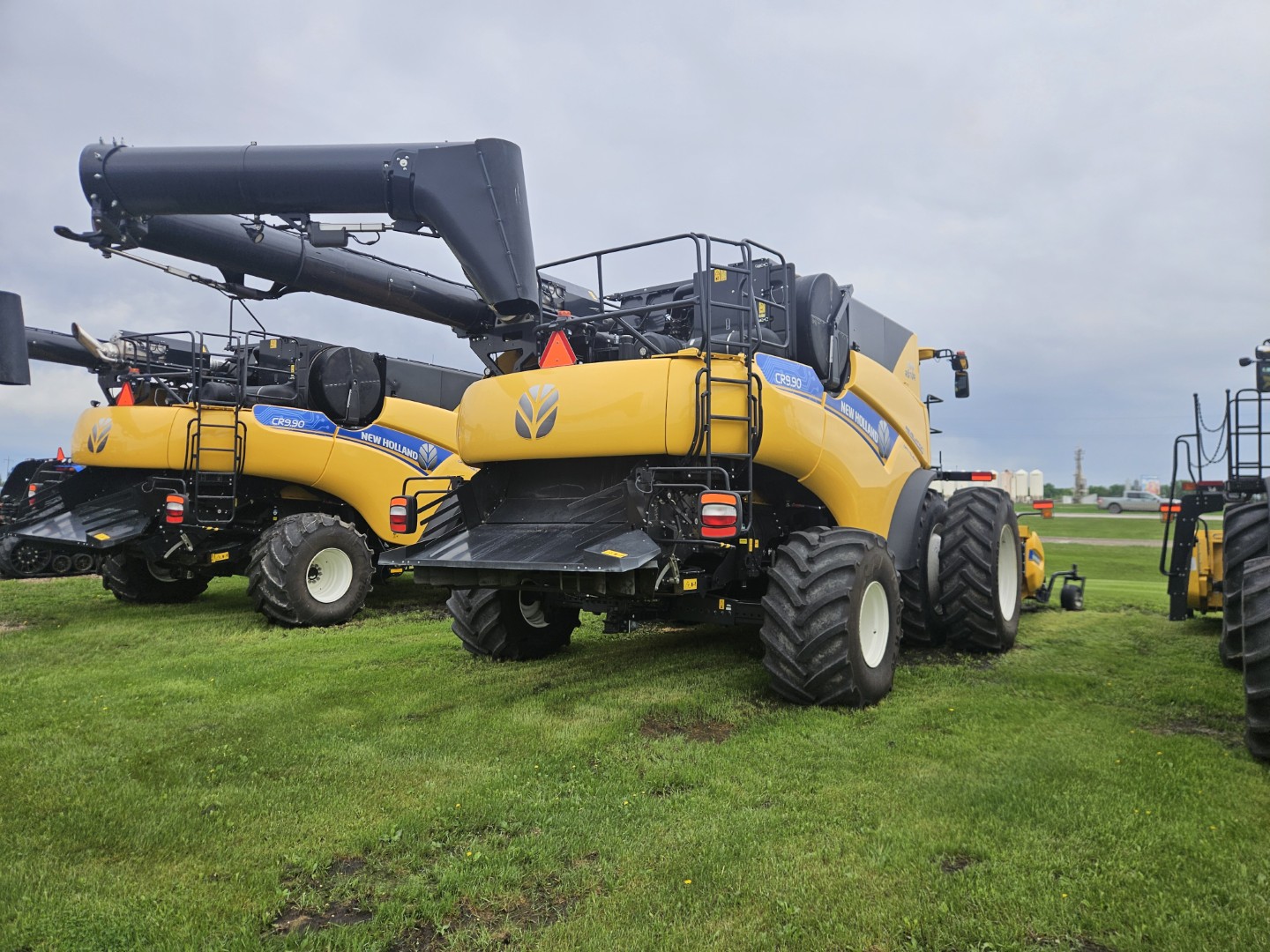 2023 New Holland CR9.90Z Combine