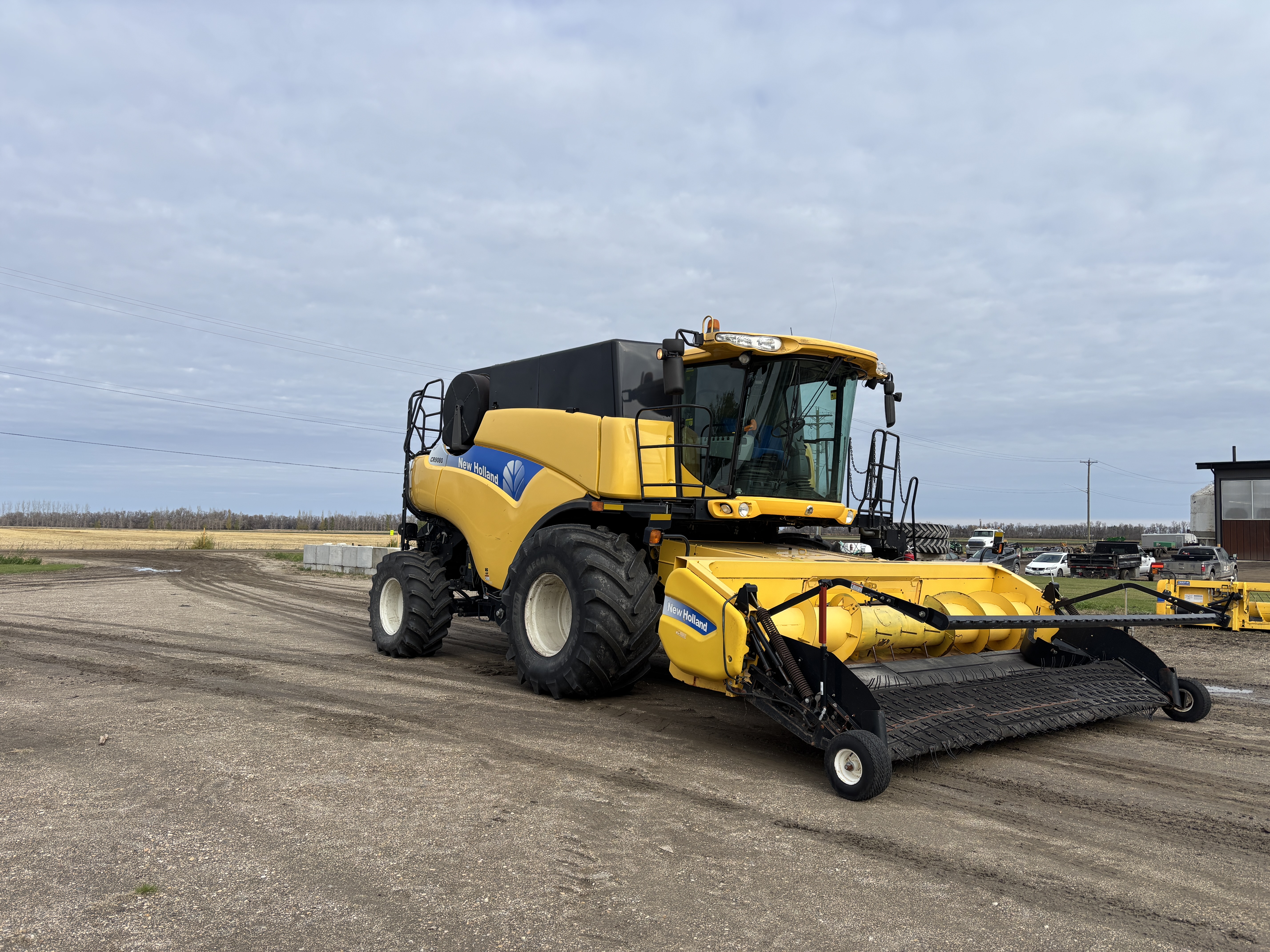 2011 New Holland CR9080 Combine