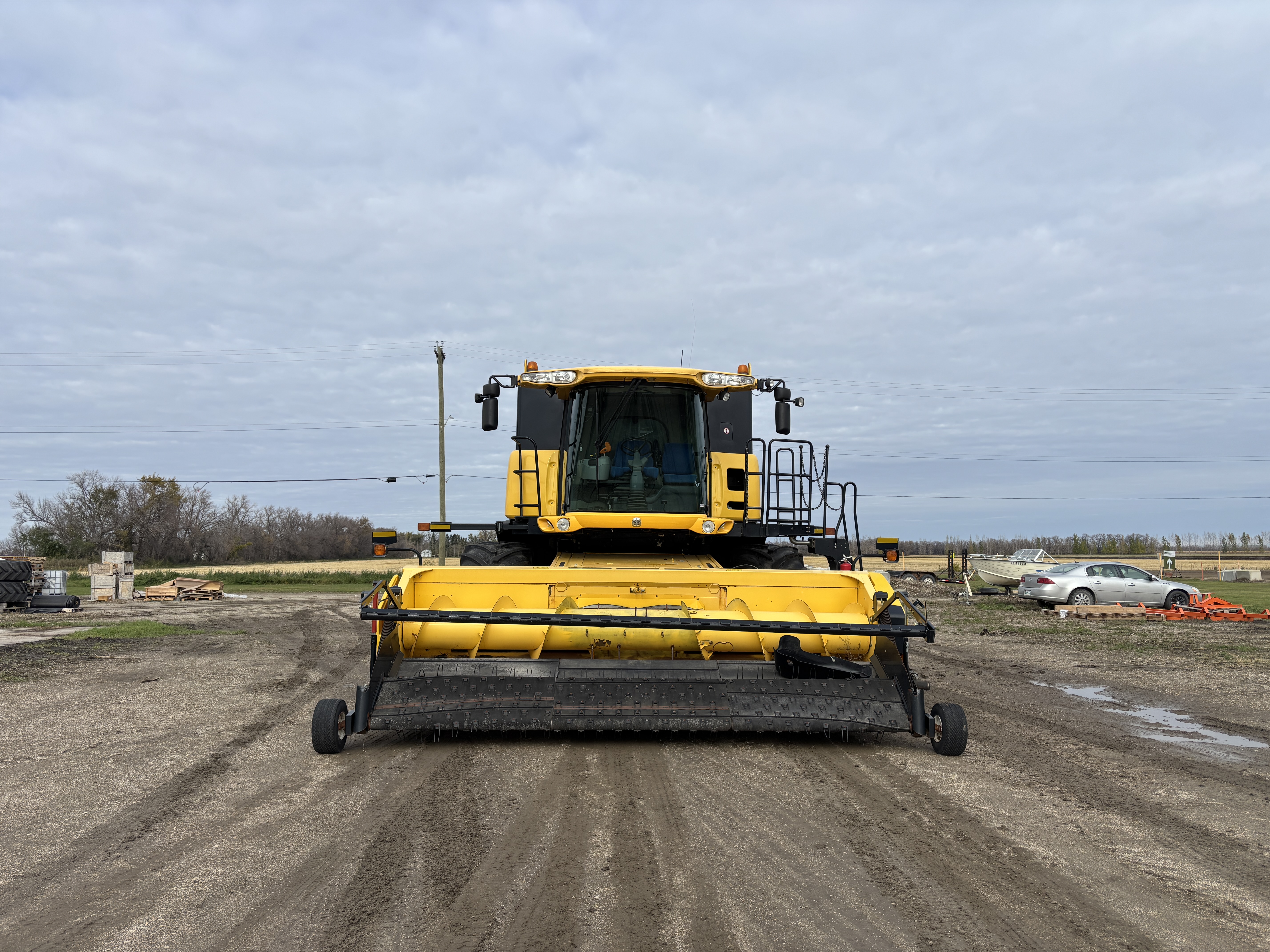 2011 New Holland CR9080 Combine
