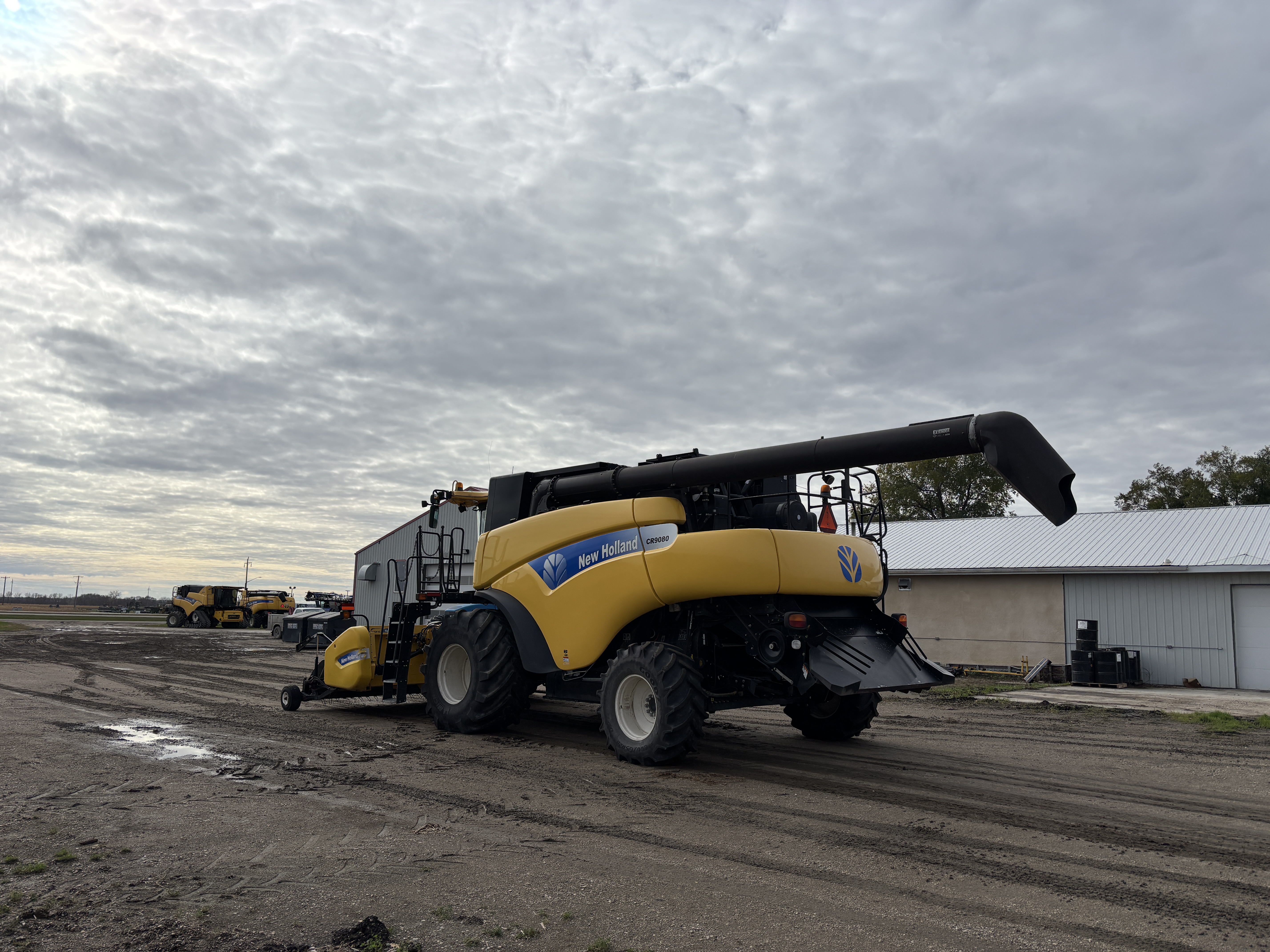 2011 New Holland CR9080 Combine