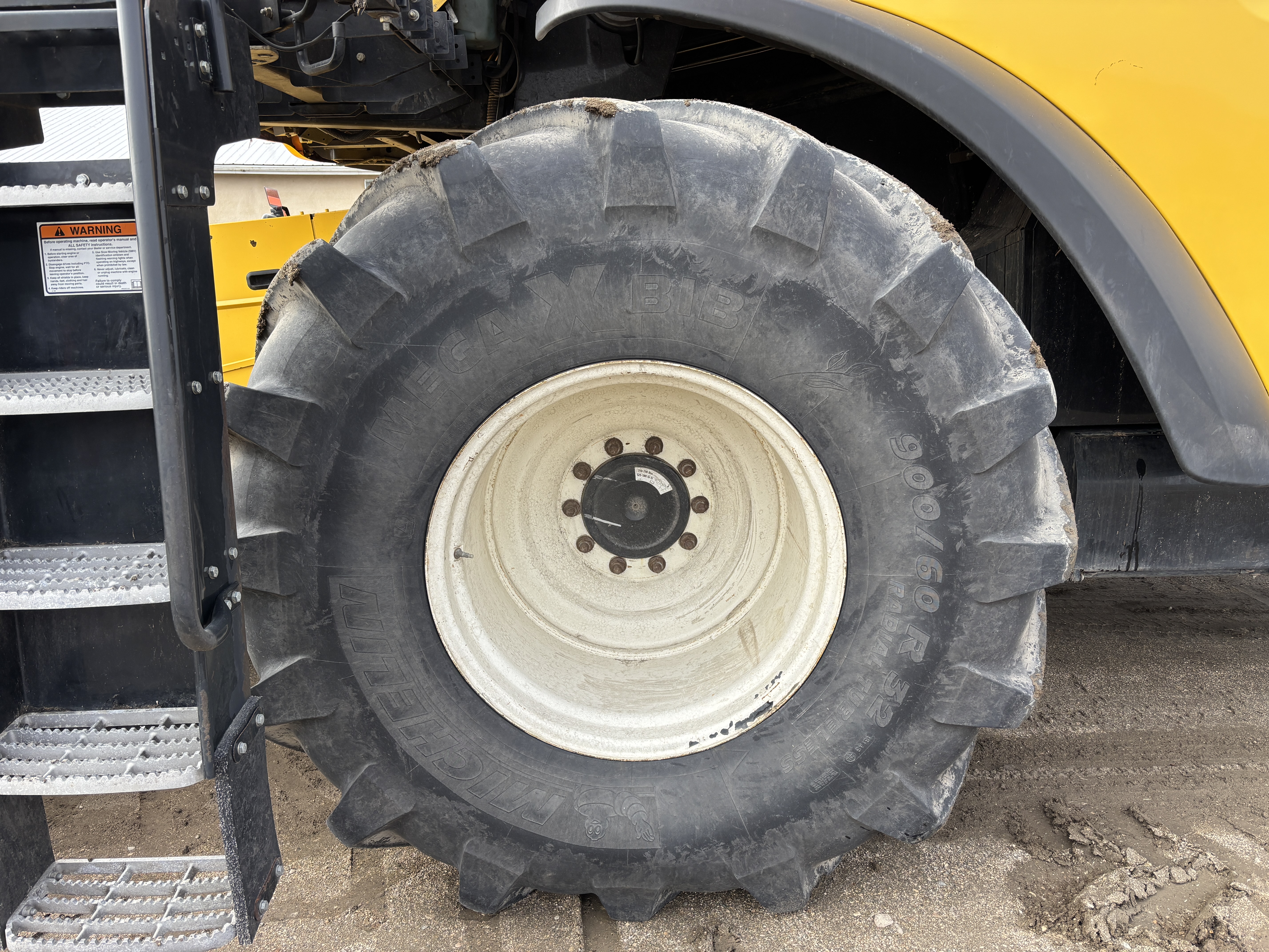2011 New Holland CR9080 Combine