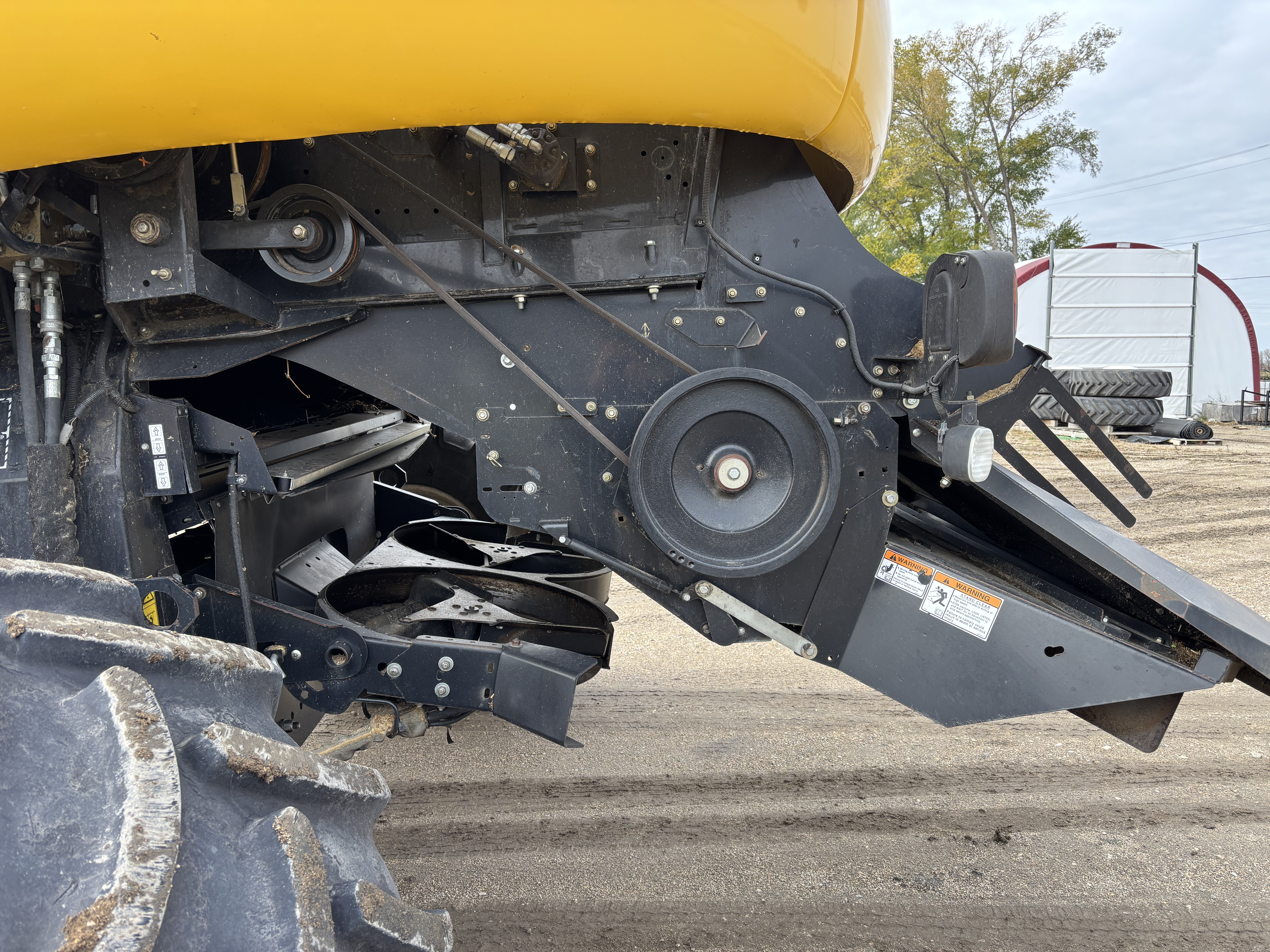 2011 New Holland CR9080 Combine