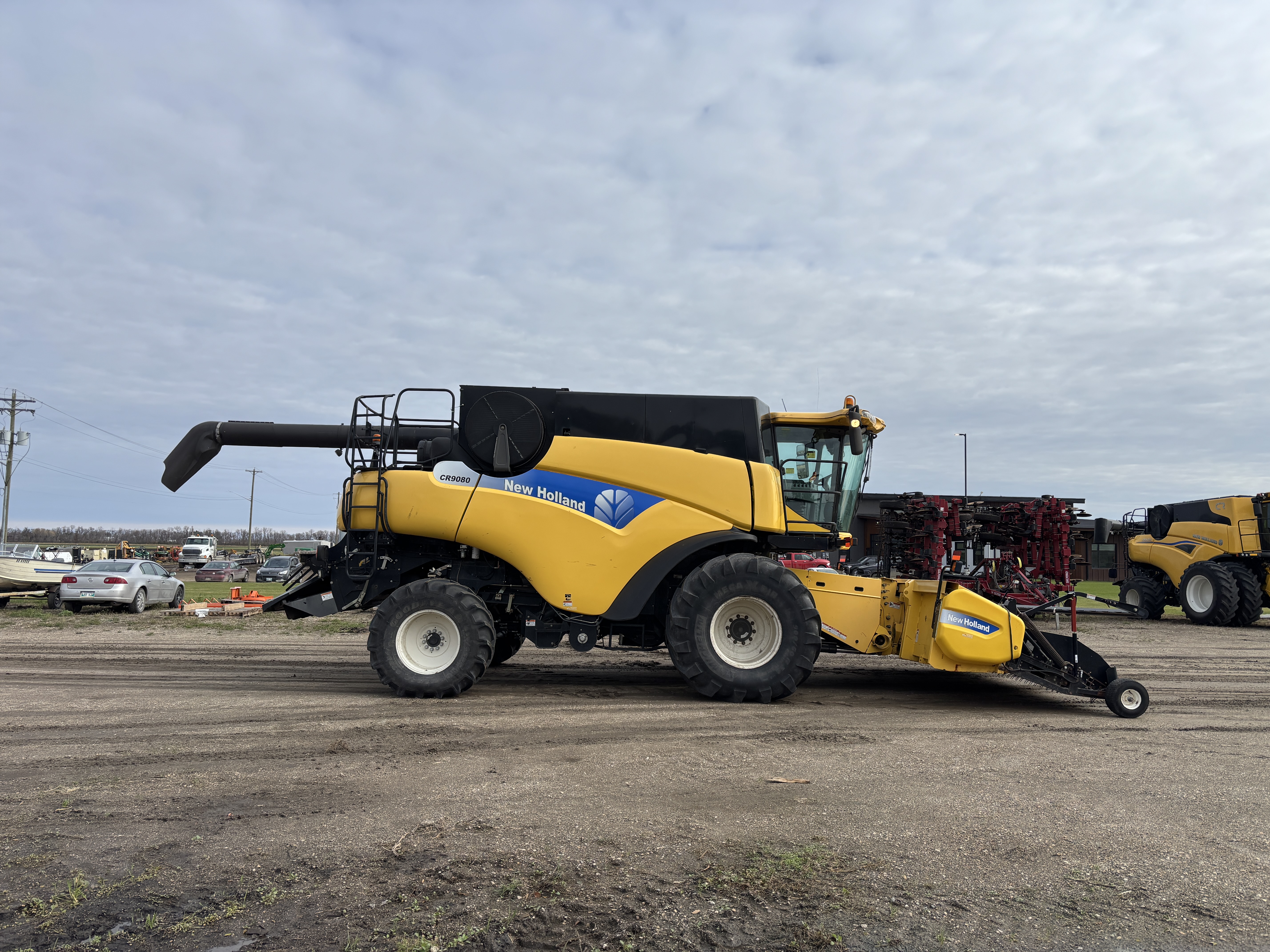2011 New Holland CR9080 Combine