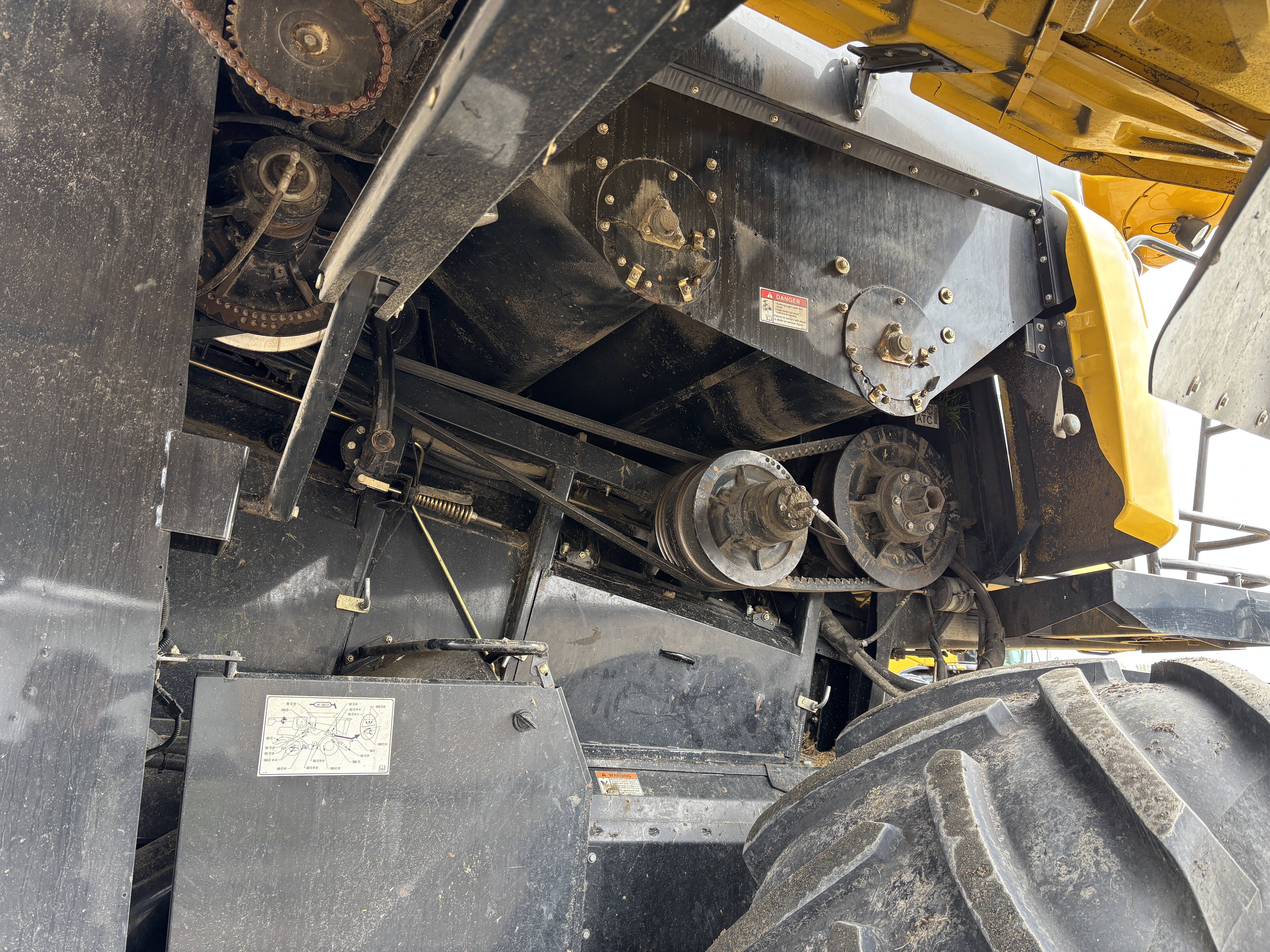 2011 New Holland CR9080 Combine