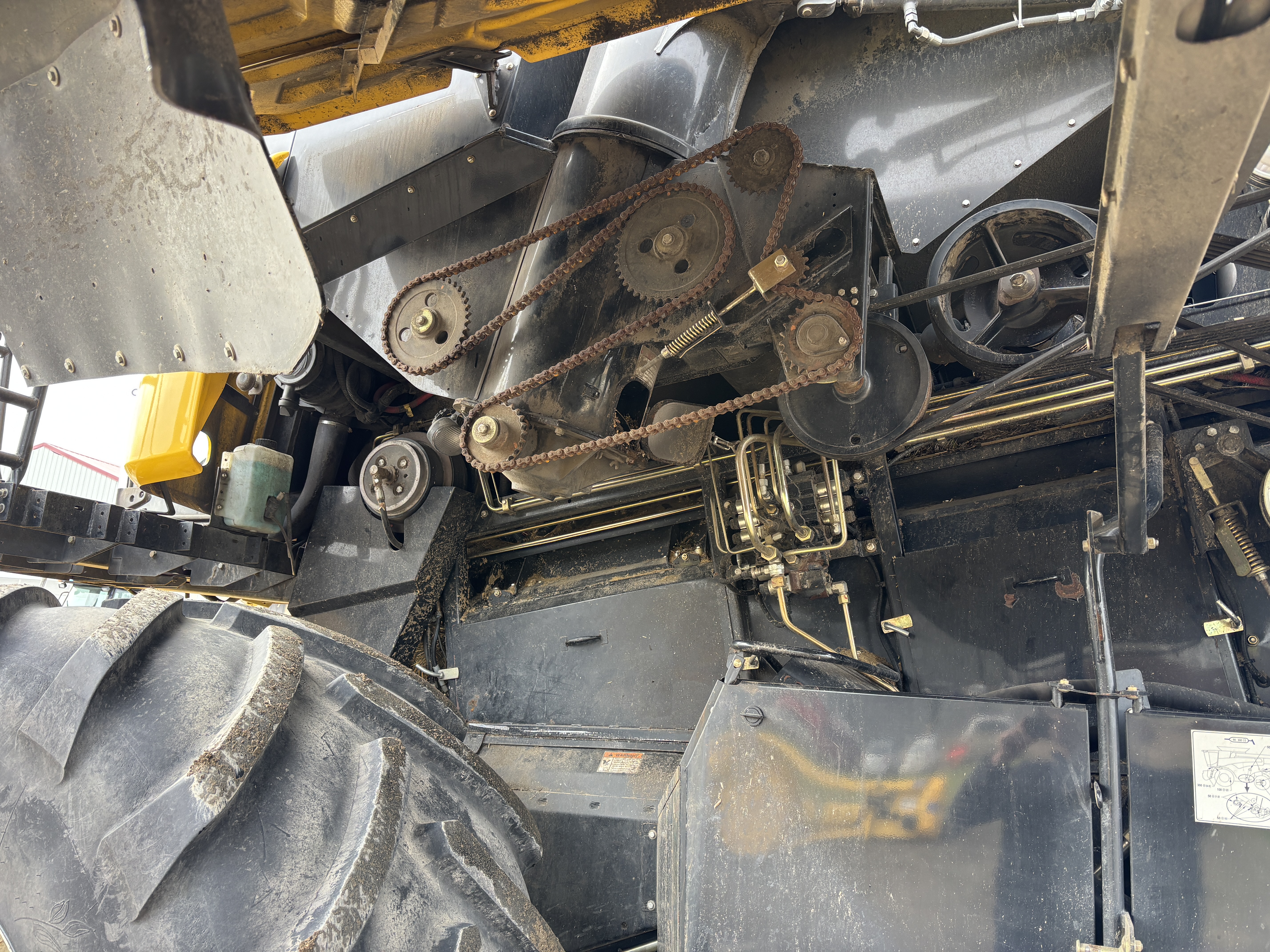 2011 New Holland CR9080 Combine