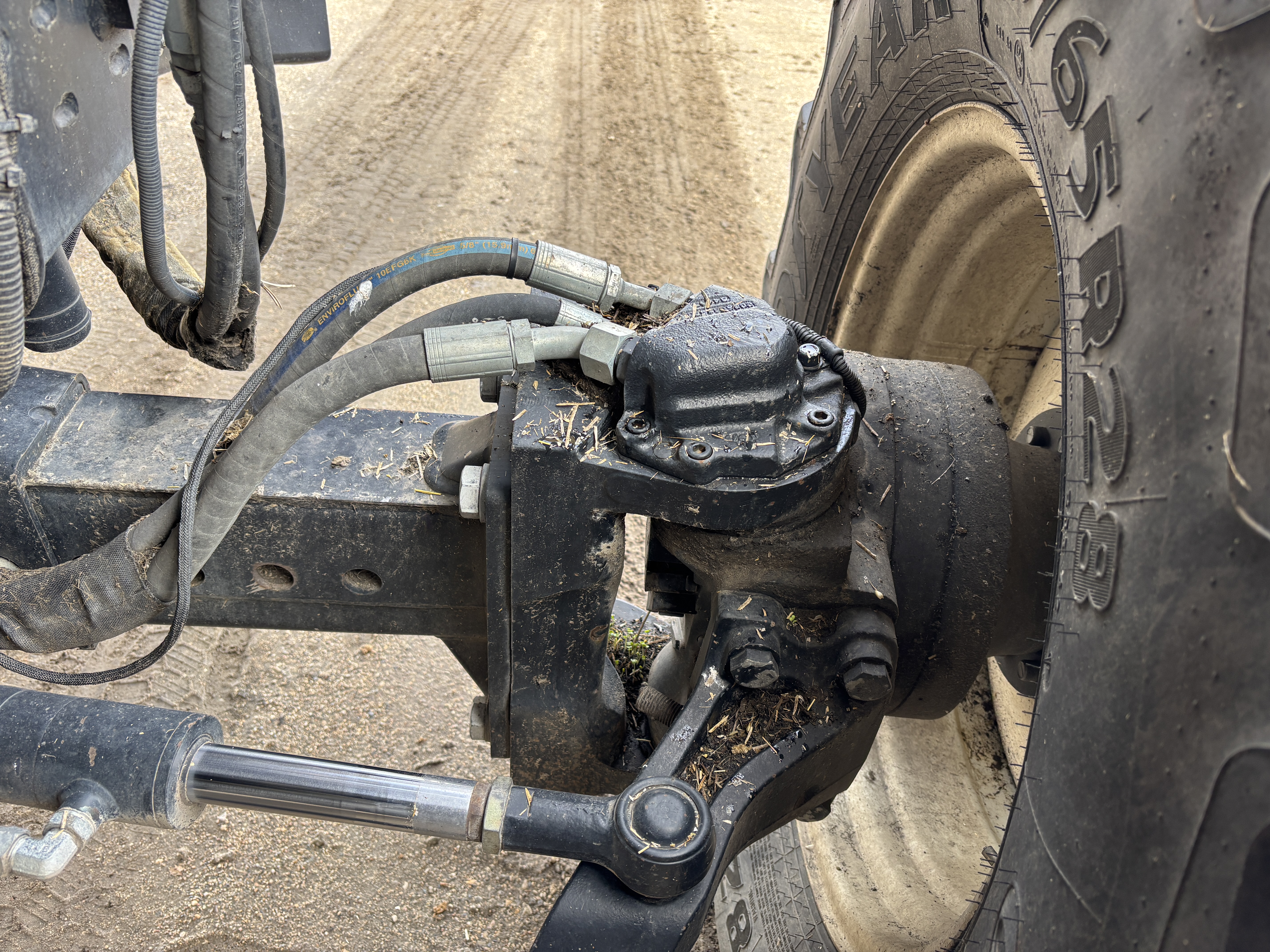 2011 New Holland CR9080 Combine