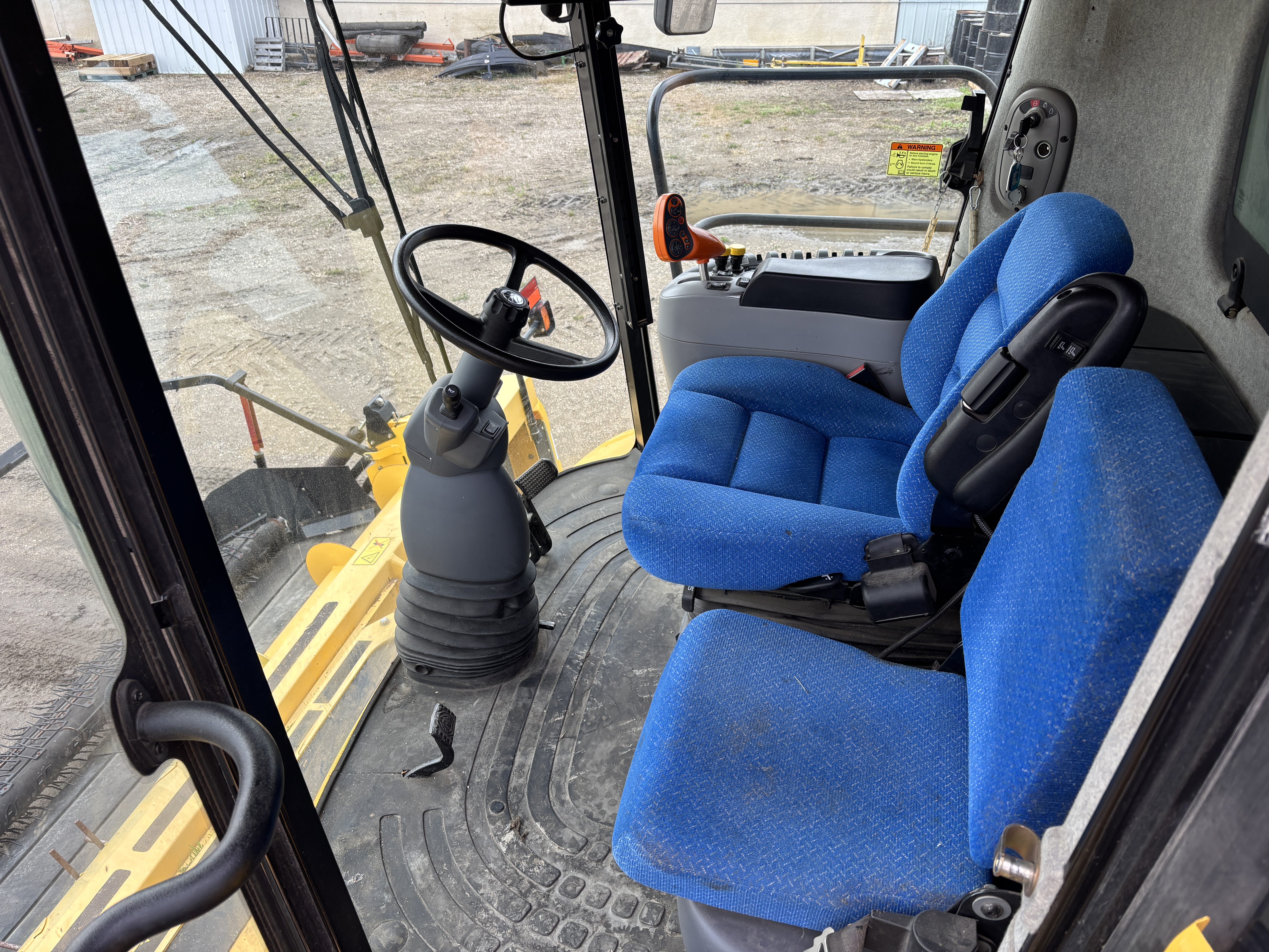 2011 New Holland CR9080 Combine