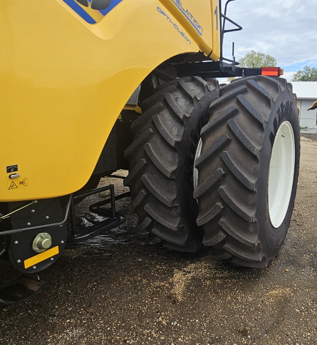 2023 New Holland CR9.90Z Combine