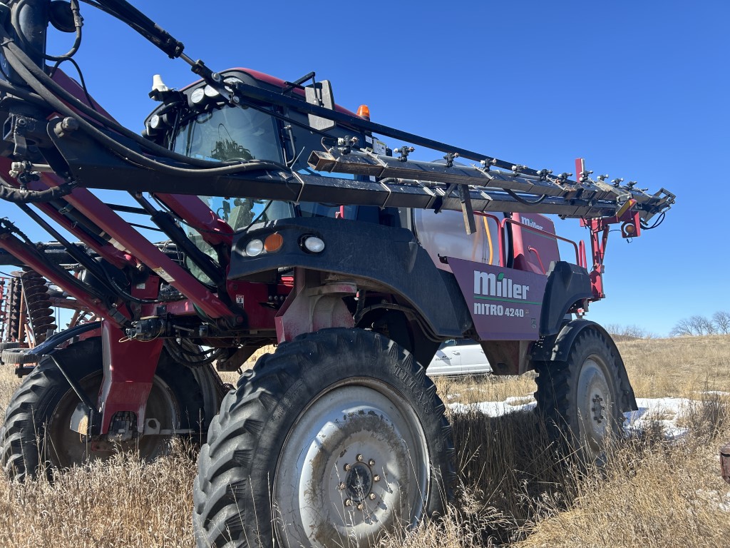 2008 Miller NITRO 4240 Sprayer/High Clearance