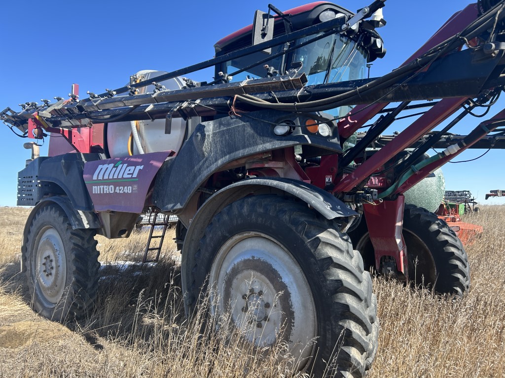 2008 Miller NITRO 4240 Sprayer/High Clearance