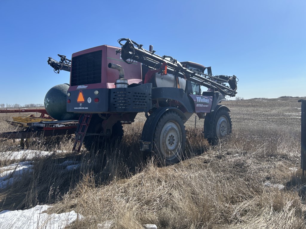 2008 Miller NITRO 4240 Sprayer/High Clearance