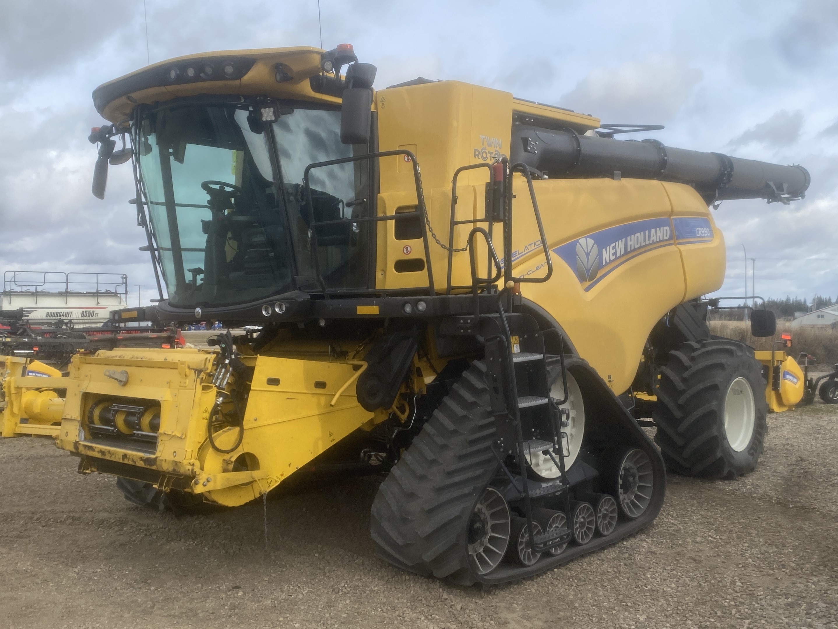 2022 New Holland CR9.90Z Combine