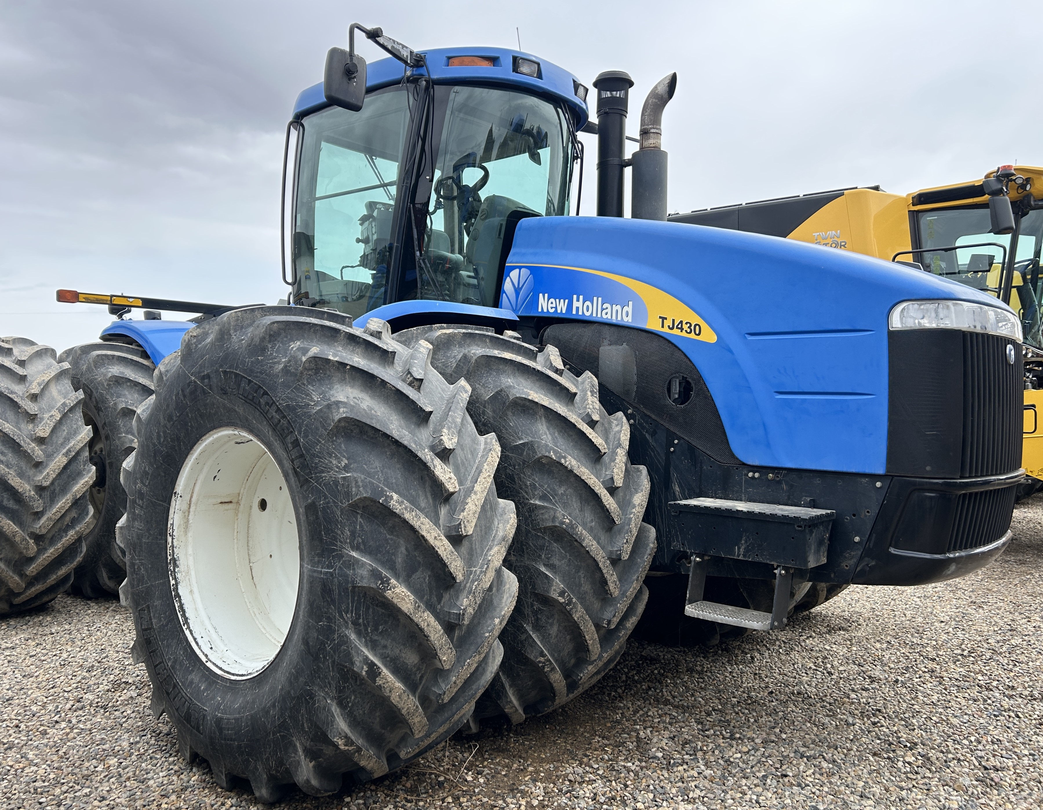 2007 New Holland TJ430 Tractor 4WD