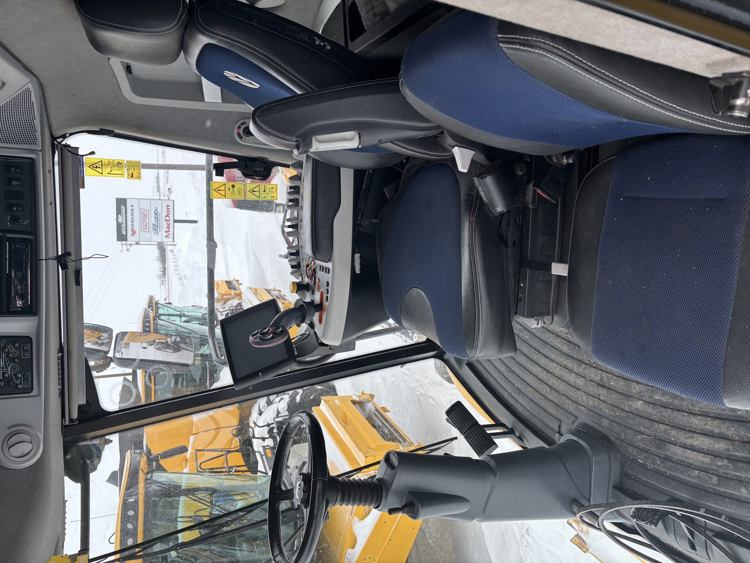 2017 New Holland CR9.90Z Combine