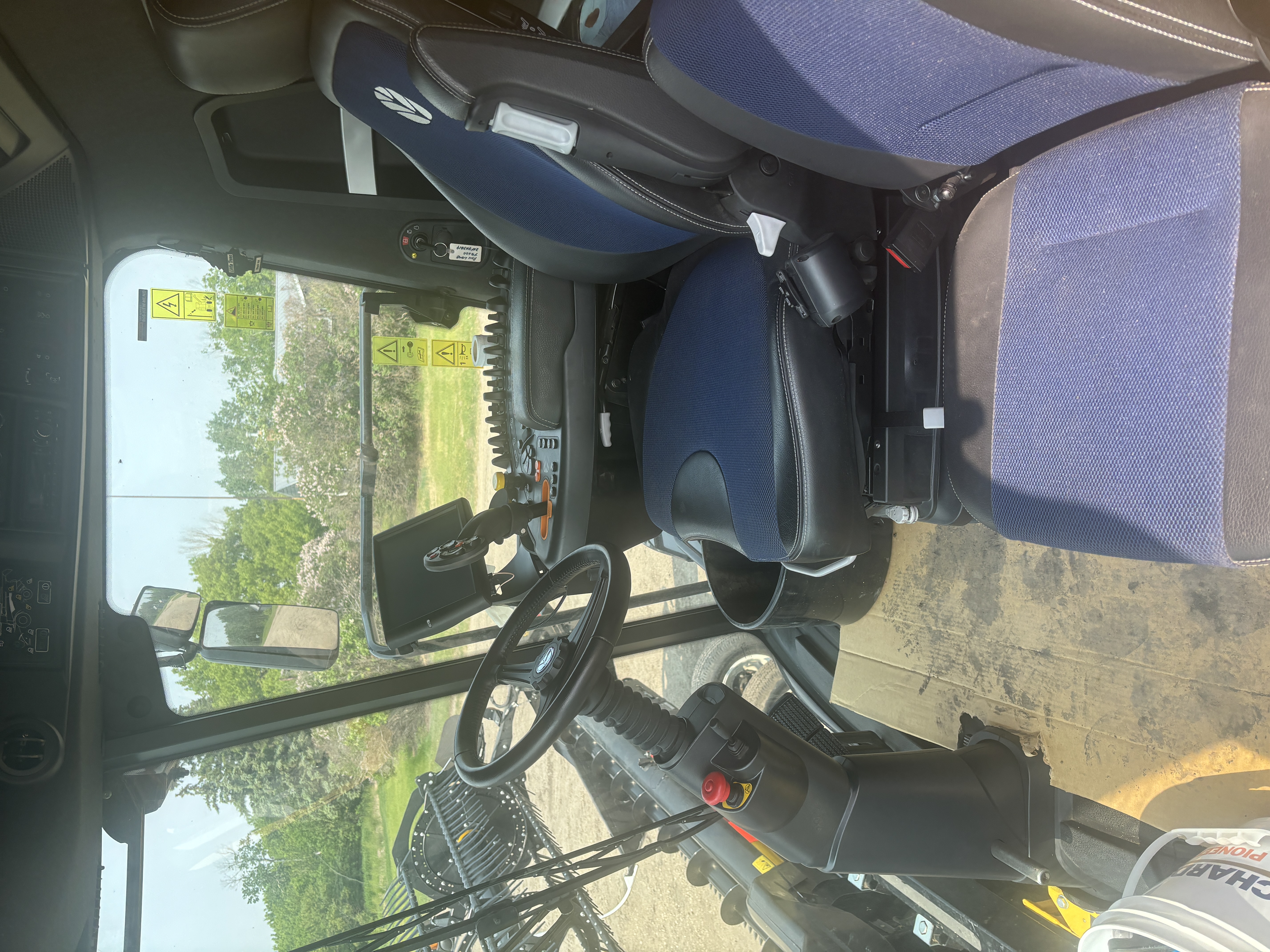 2022 New Holland CR8.90Z Combine