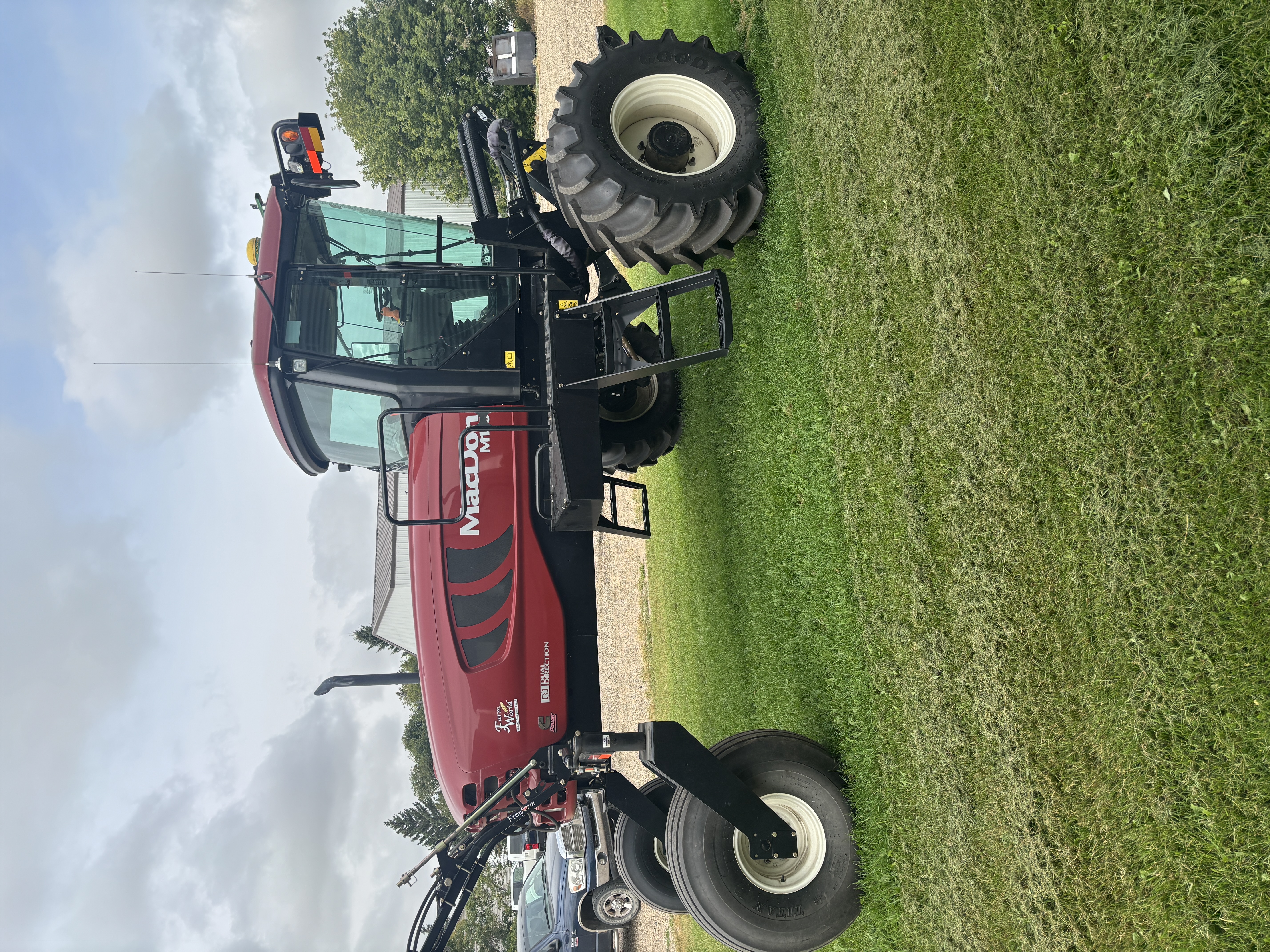 2016 MacDon M155E4 Windrower