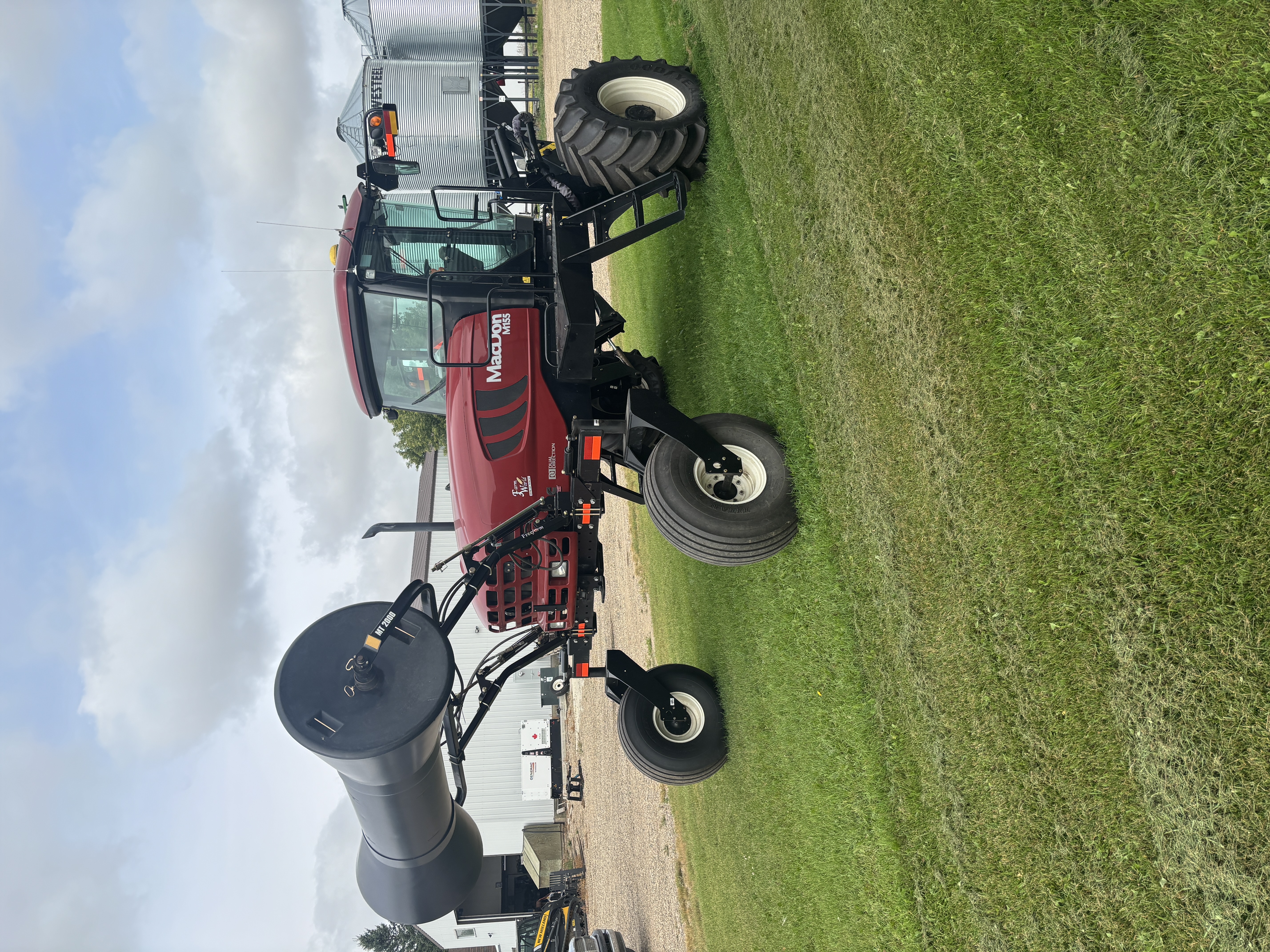 2016 MacDon M155E4 Windrower