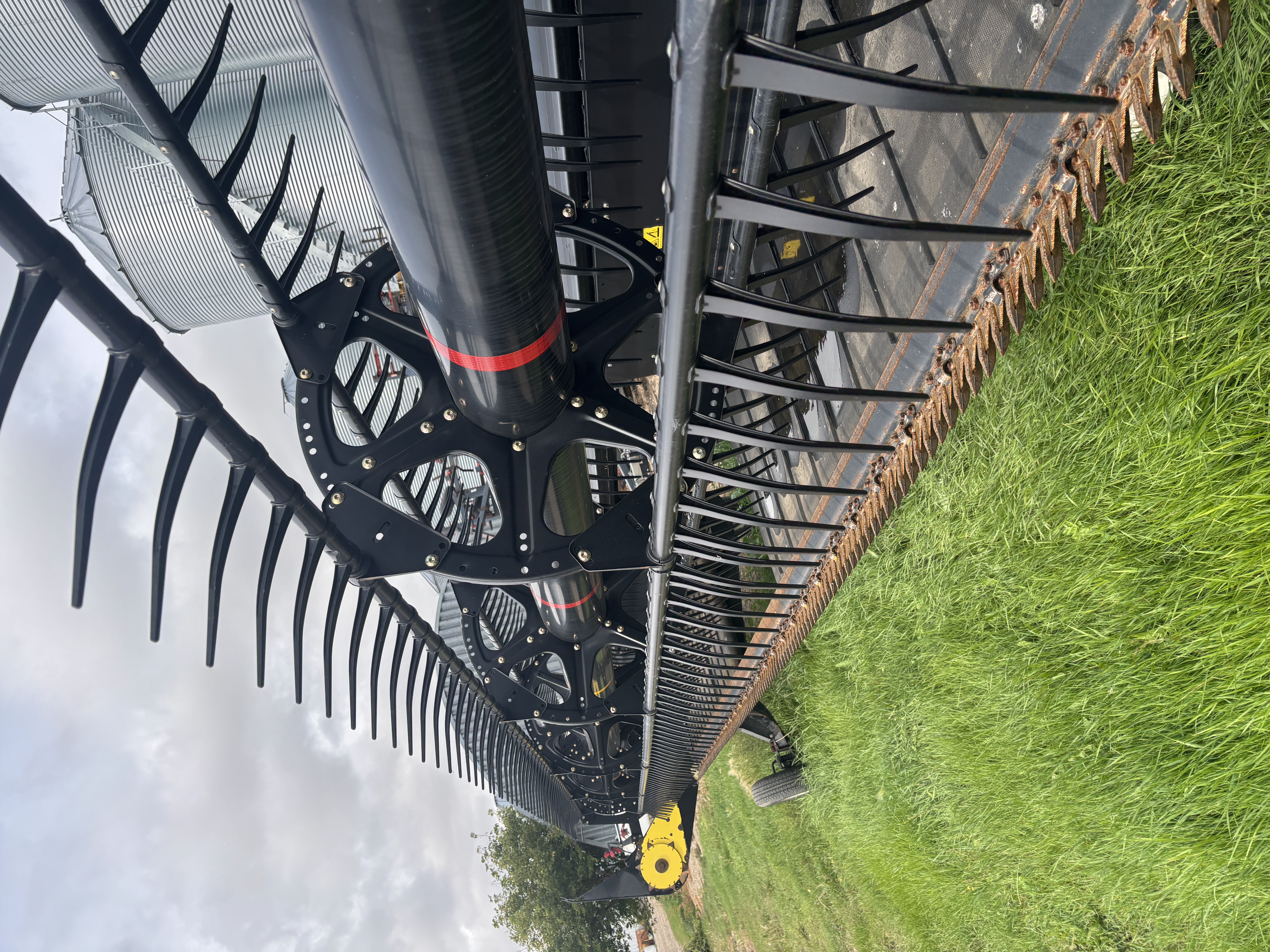 2016 MacDon M155E4 Windrower