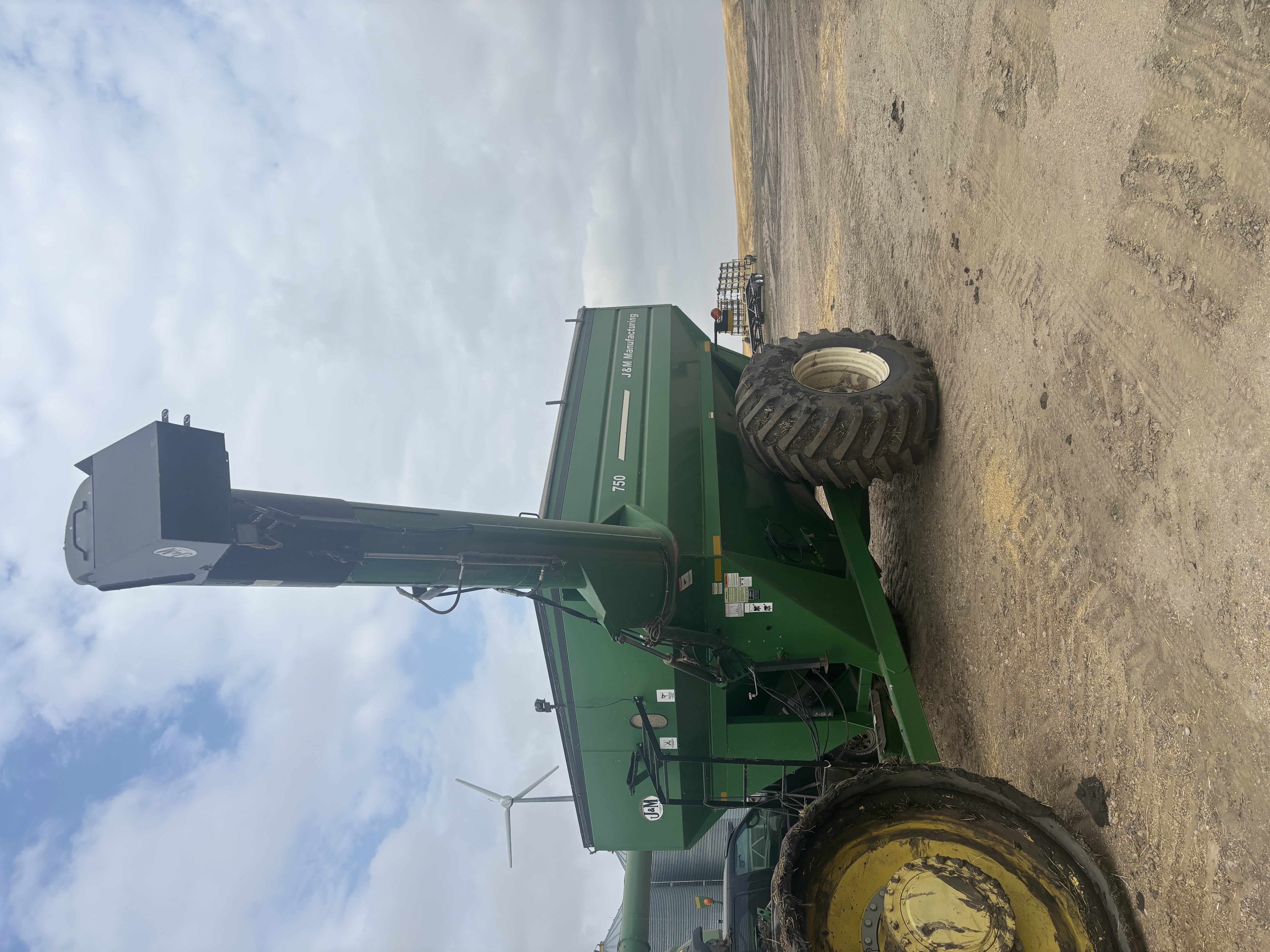 2010 J&M 750 Grain Cart