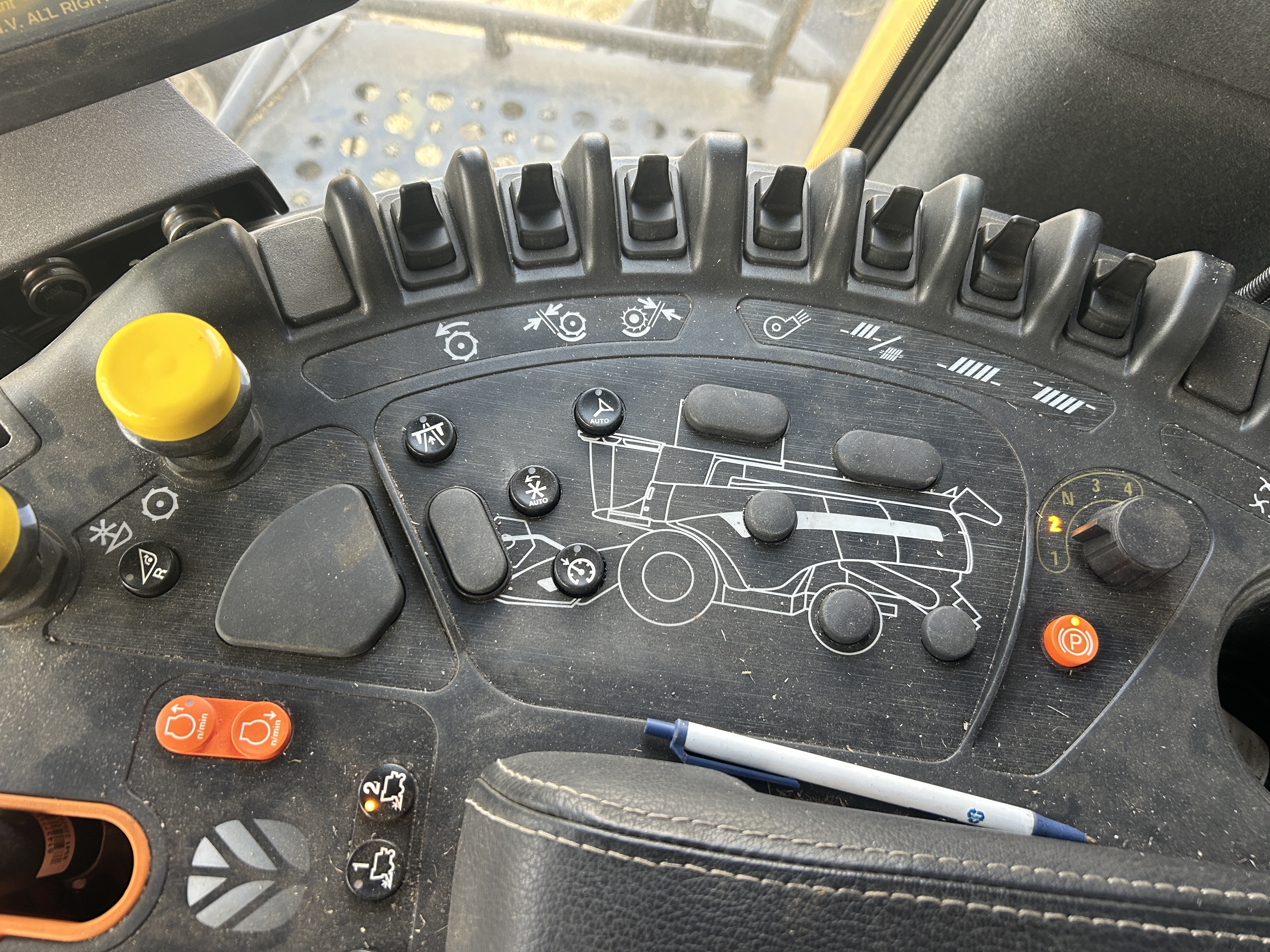 2022 New Holland CX8.90 Combine