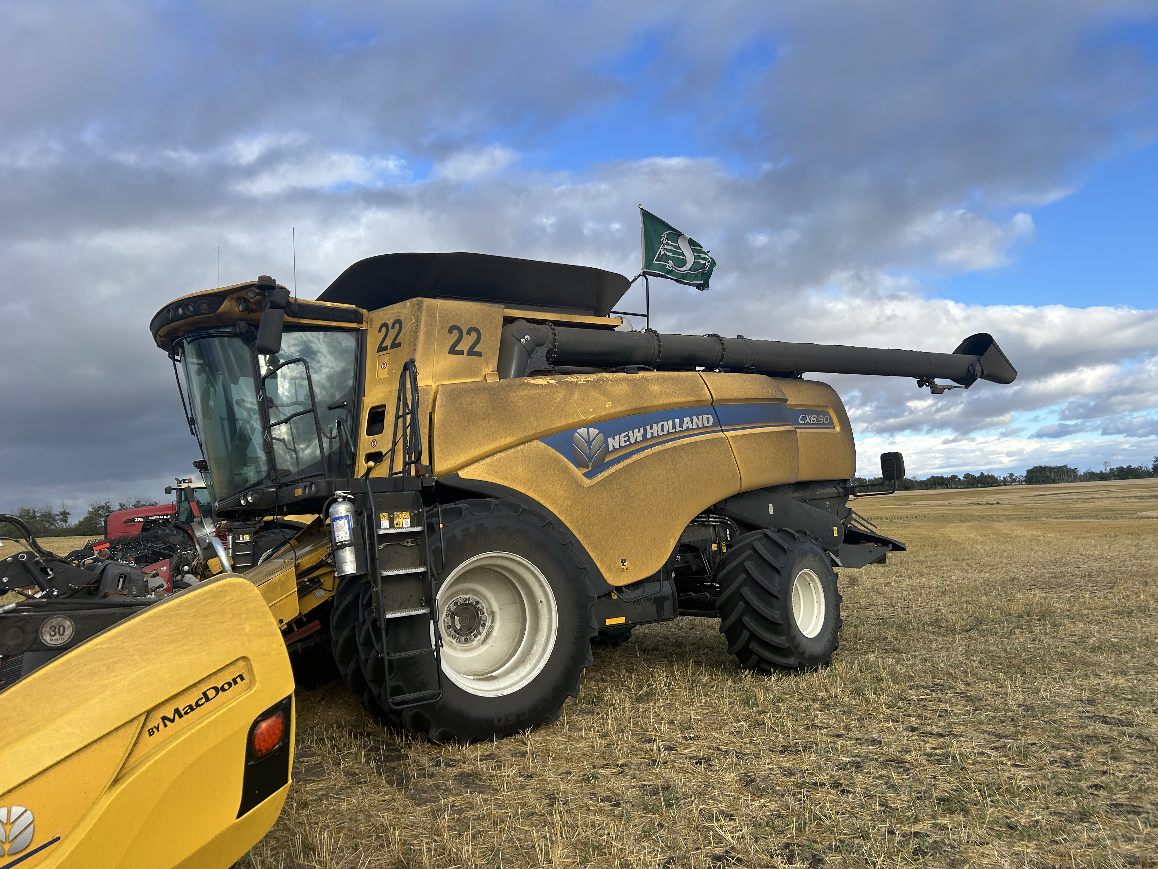 2022 New Holland CX8.90 Combine