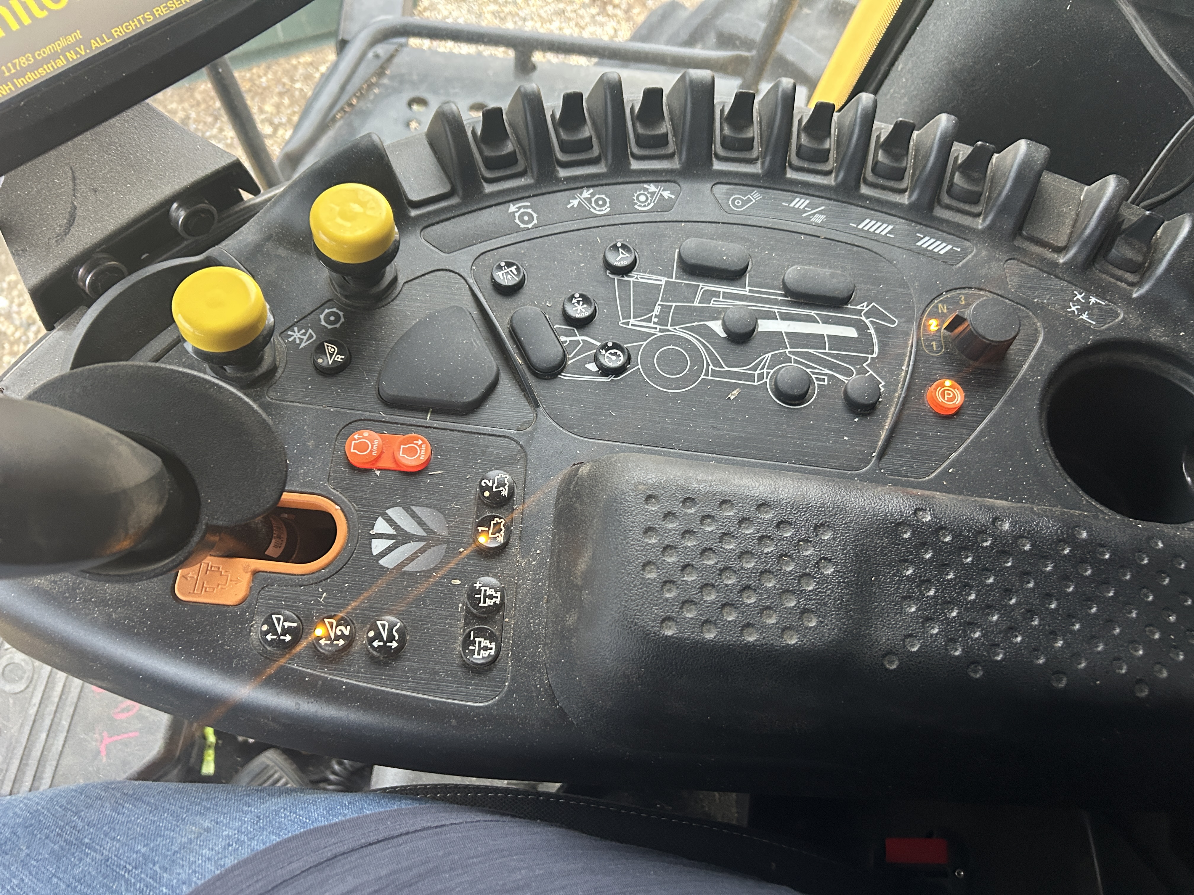 2023 New Holland CX8.90 Combine