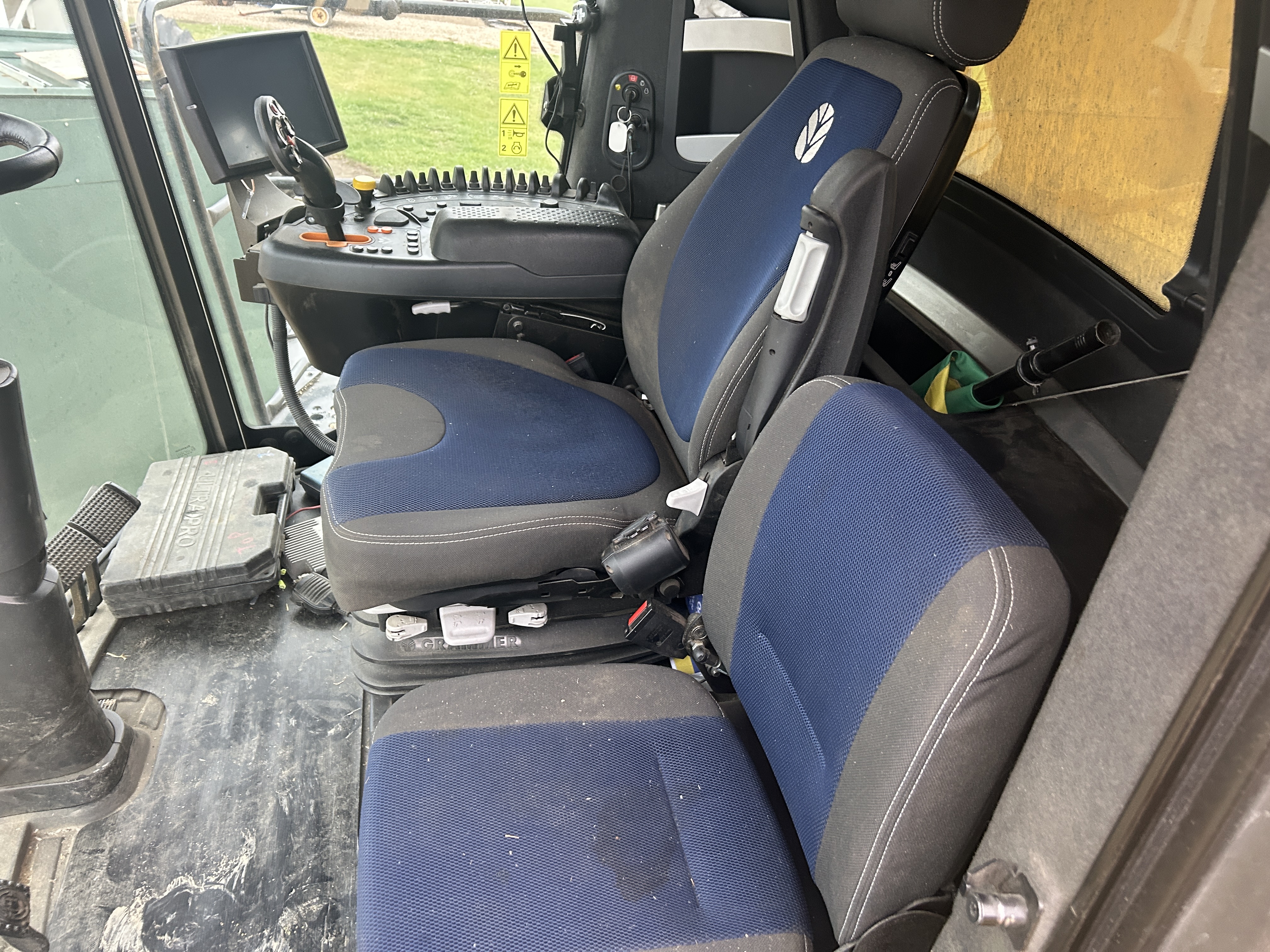 2023 New Holland CX8.90 Combine