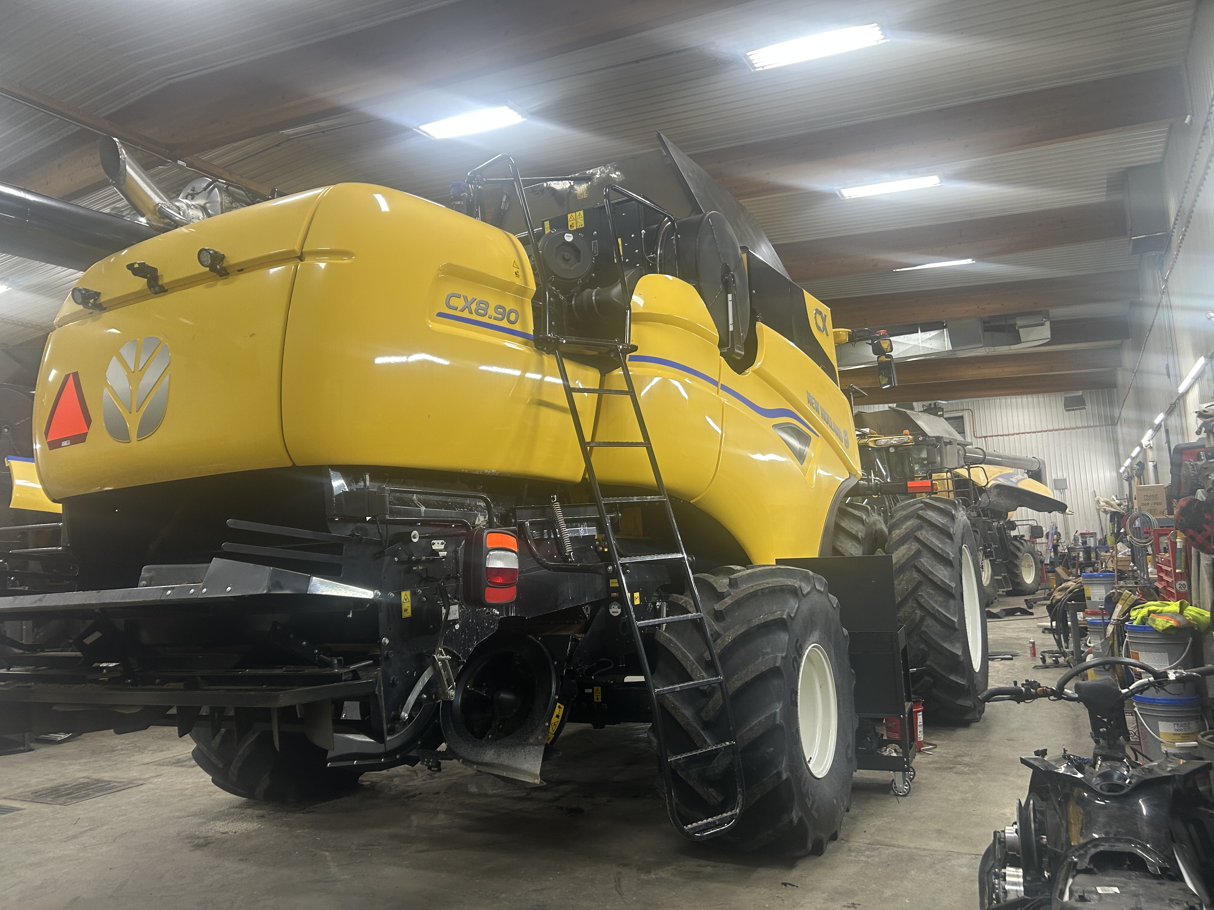 2025 New Holland CX8.90 Combine