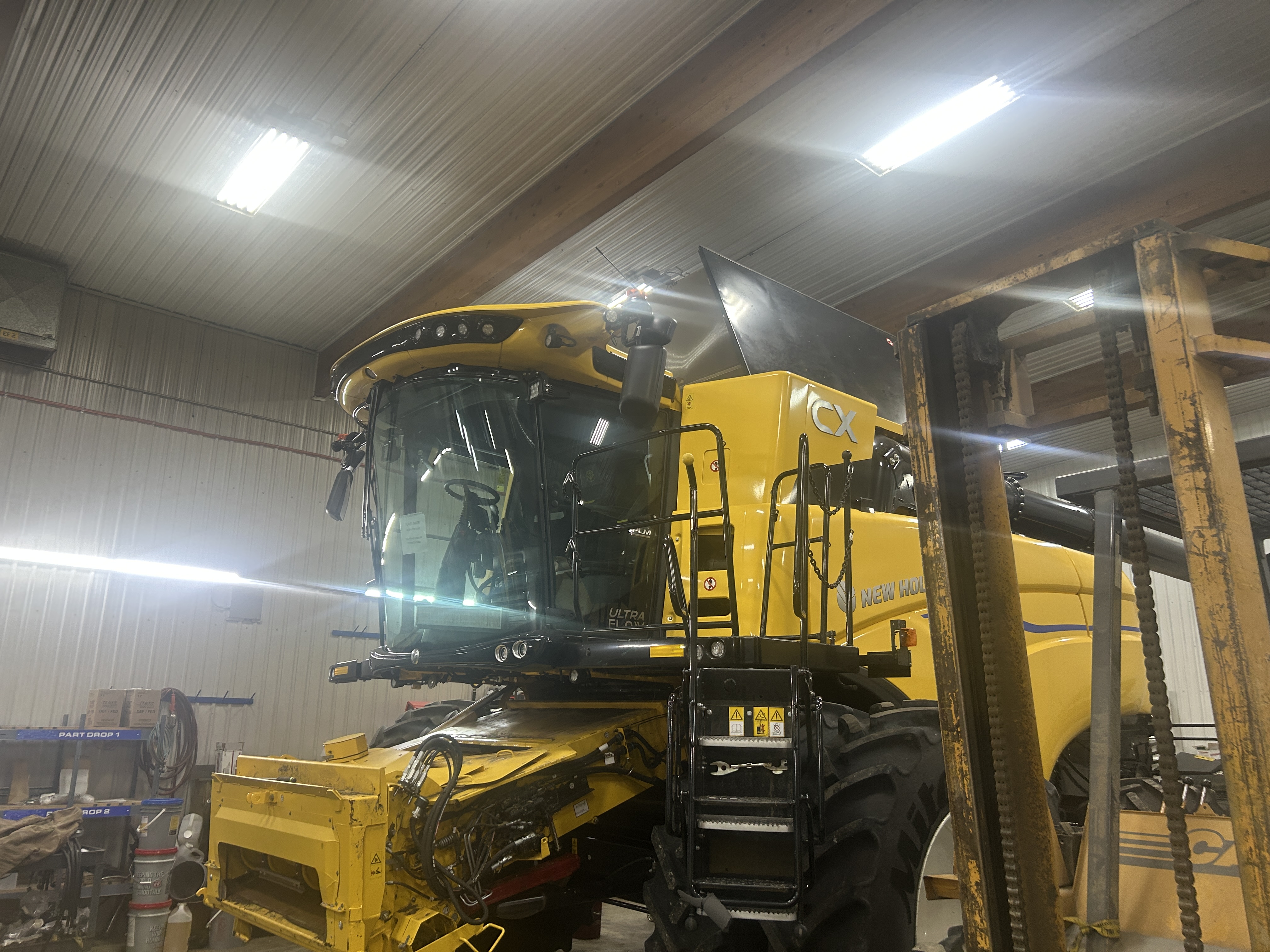 2025 New Holland CX8.90 Combine