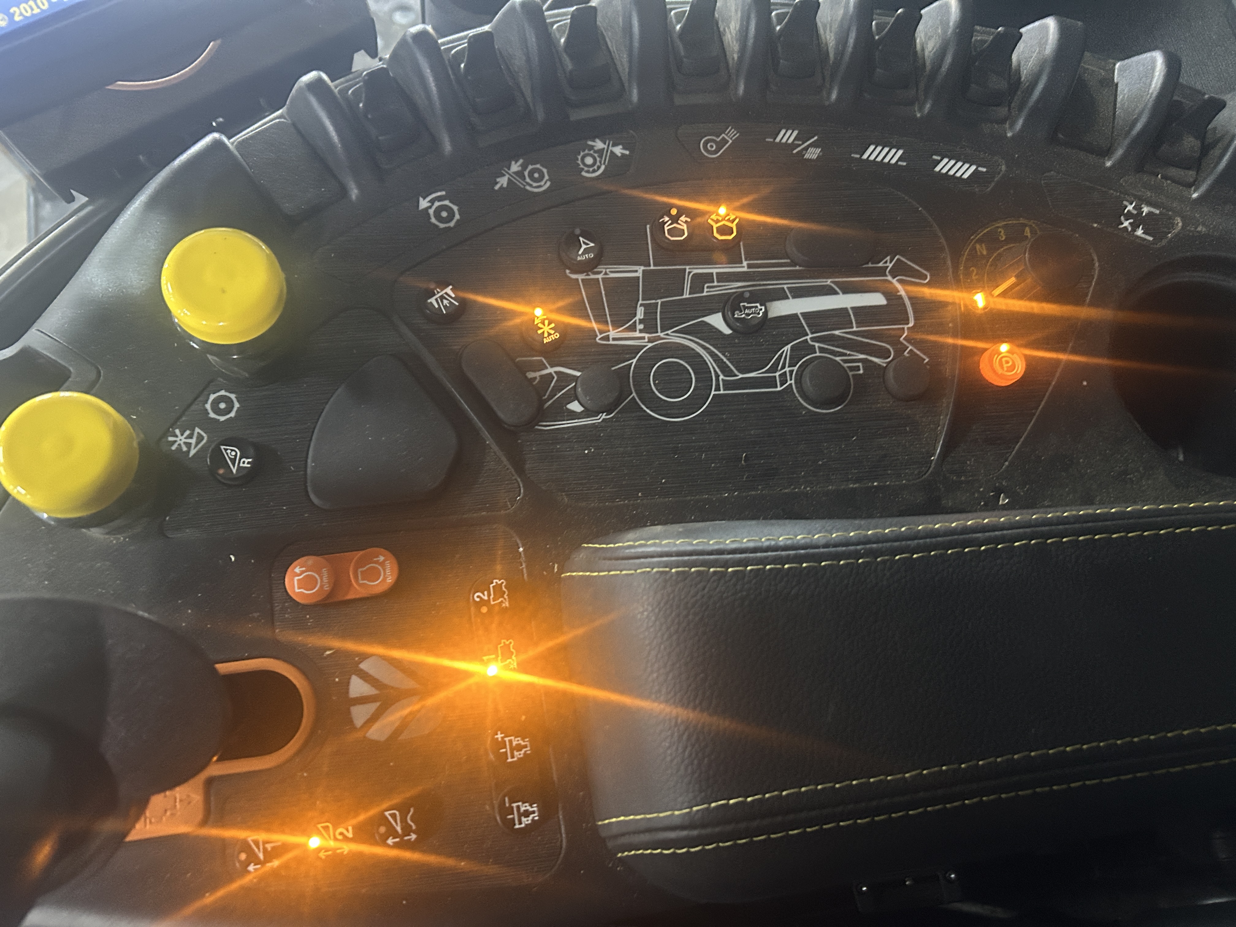 2025 New Holland CX8.90 Combine