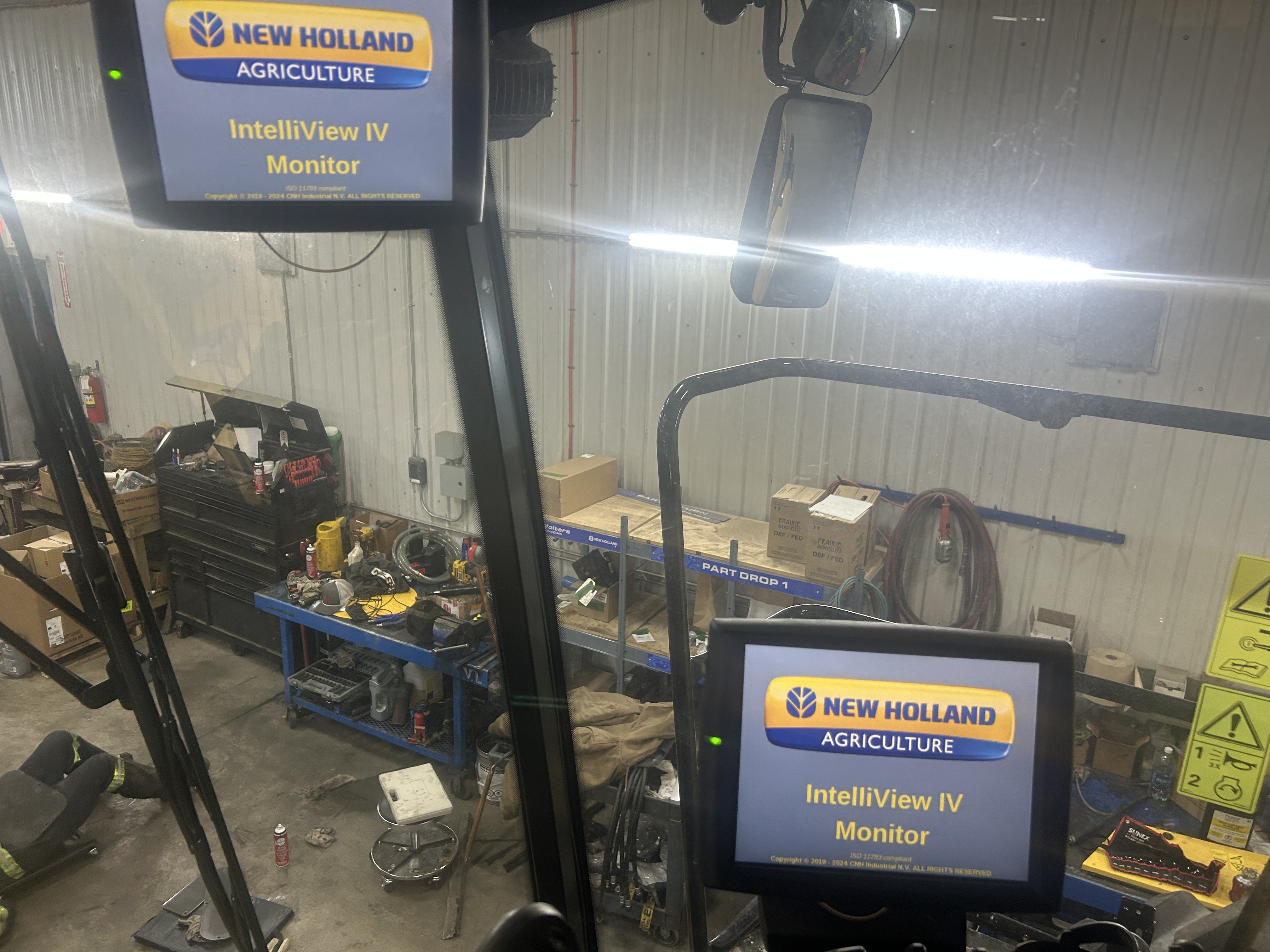2025 New Holland CX8.90 Combine