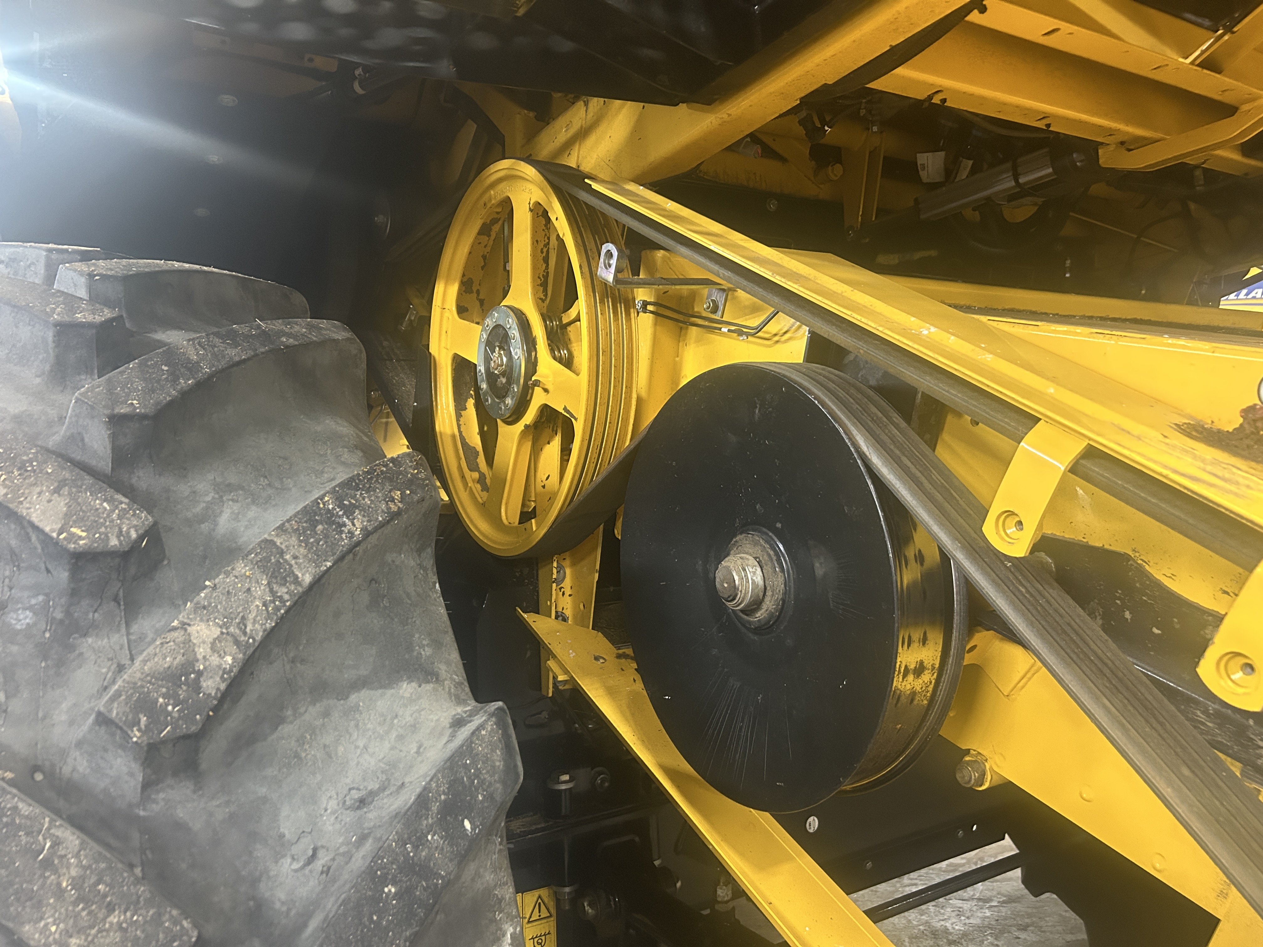 2025 New Holland CX8.90 Combine