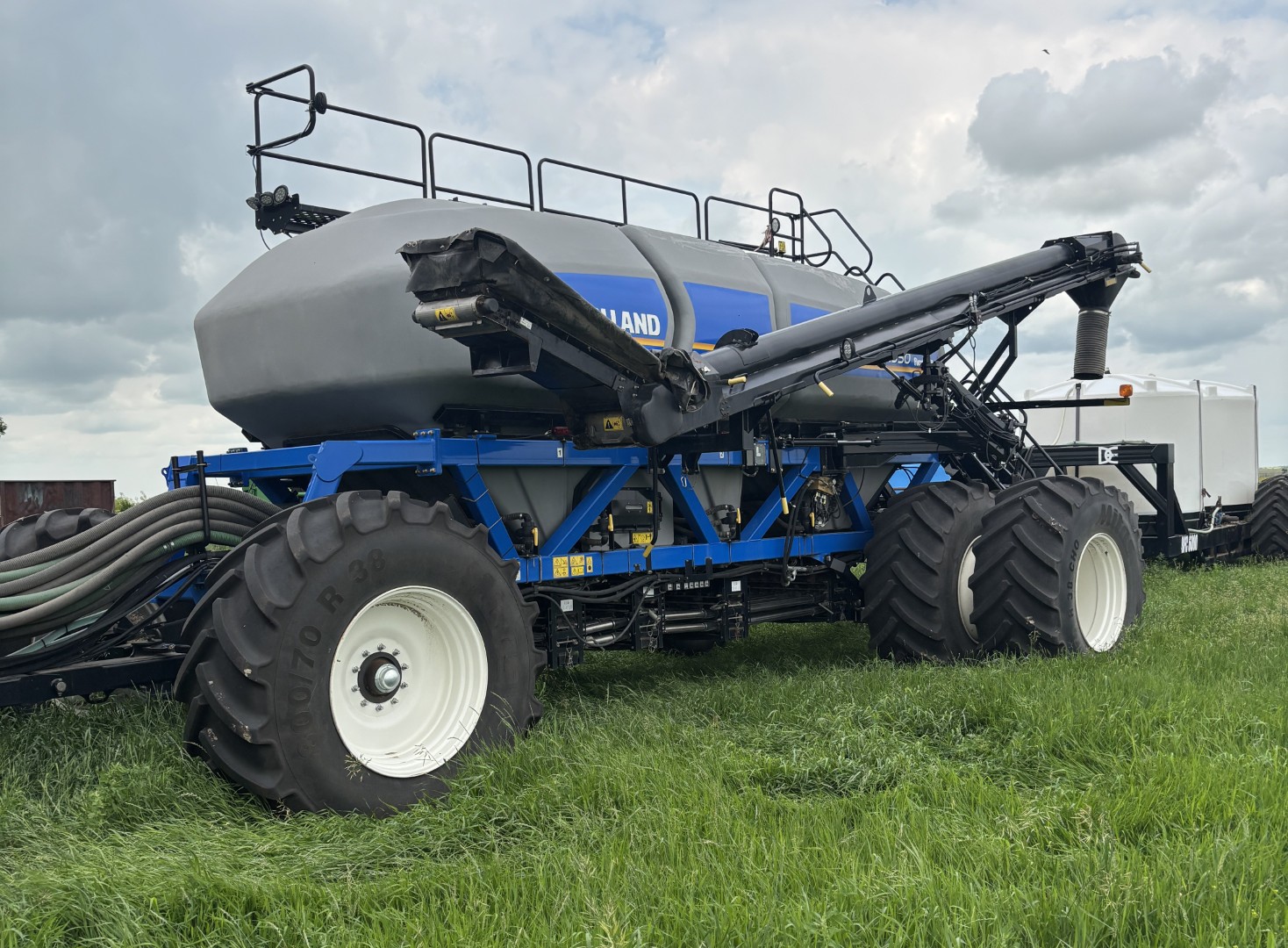 2018 New Holland P4950 Air Tank/Cart
