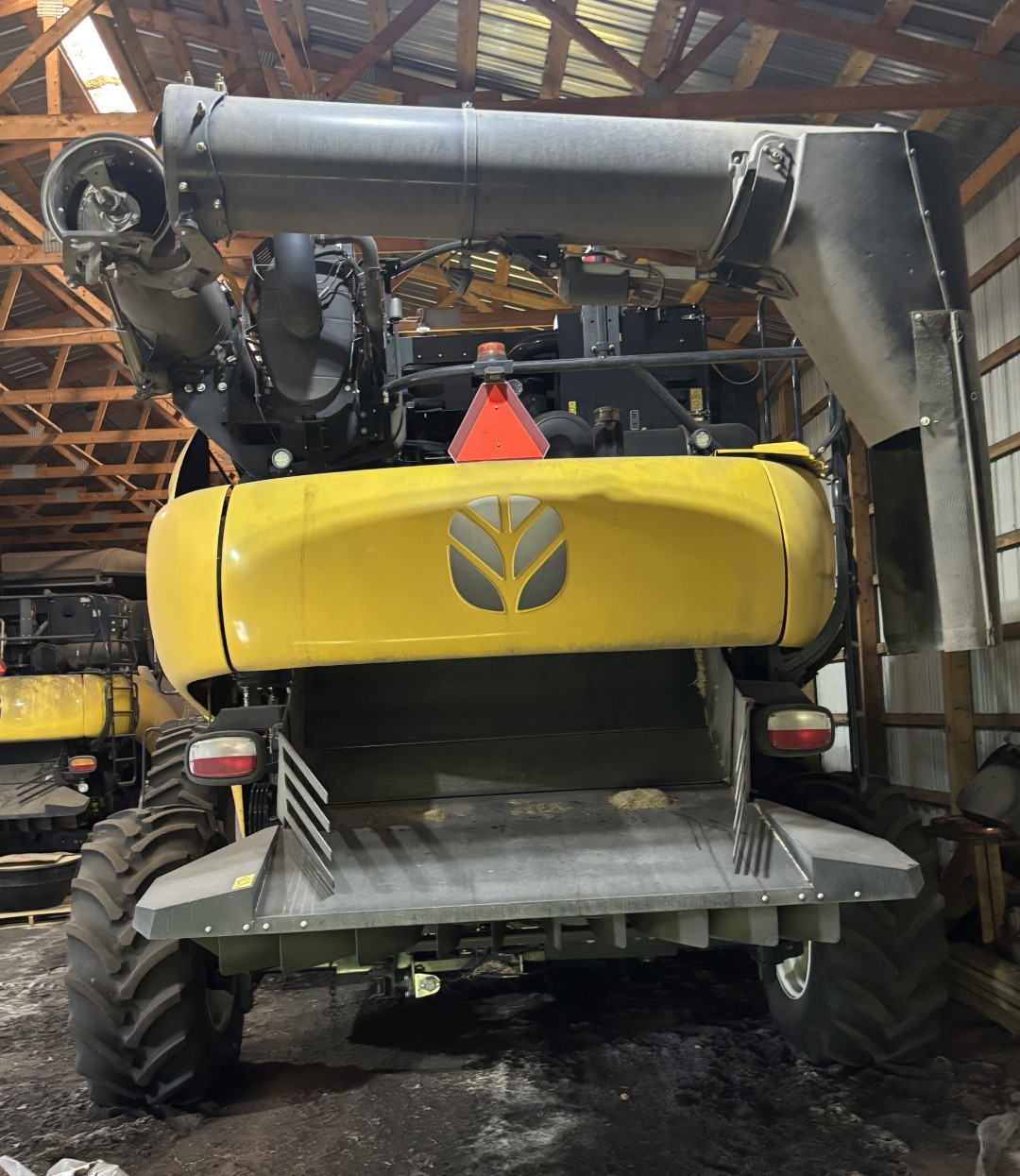 2016 New Holland CR8.90 Combine