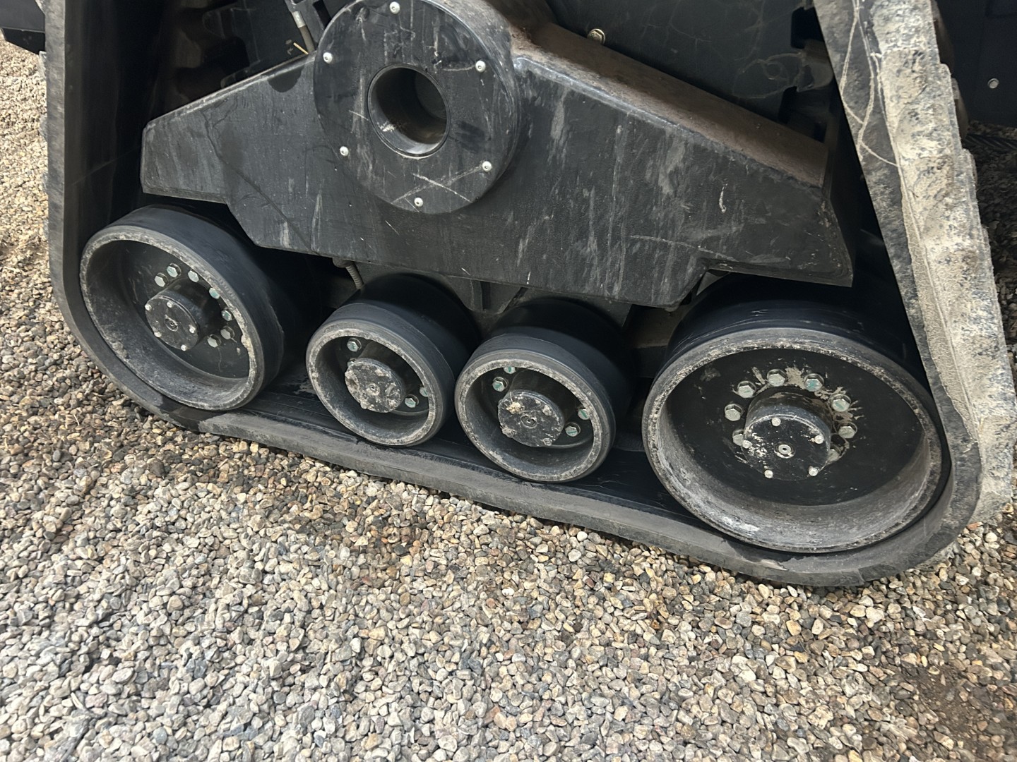 2022 New Holland T9.645 Tractor Rubber Track