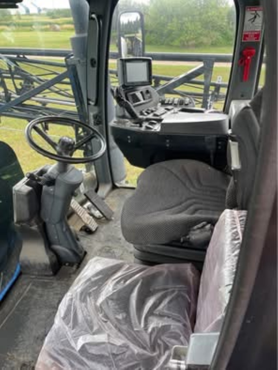 2013 New Holland SP.275R Sprayer/High Clearance