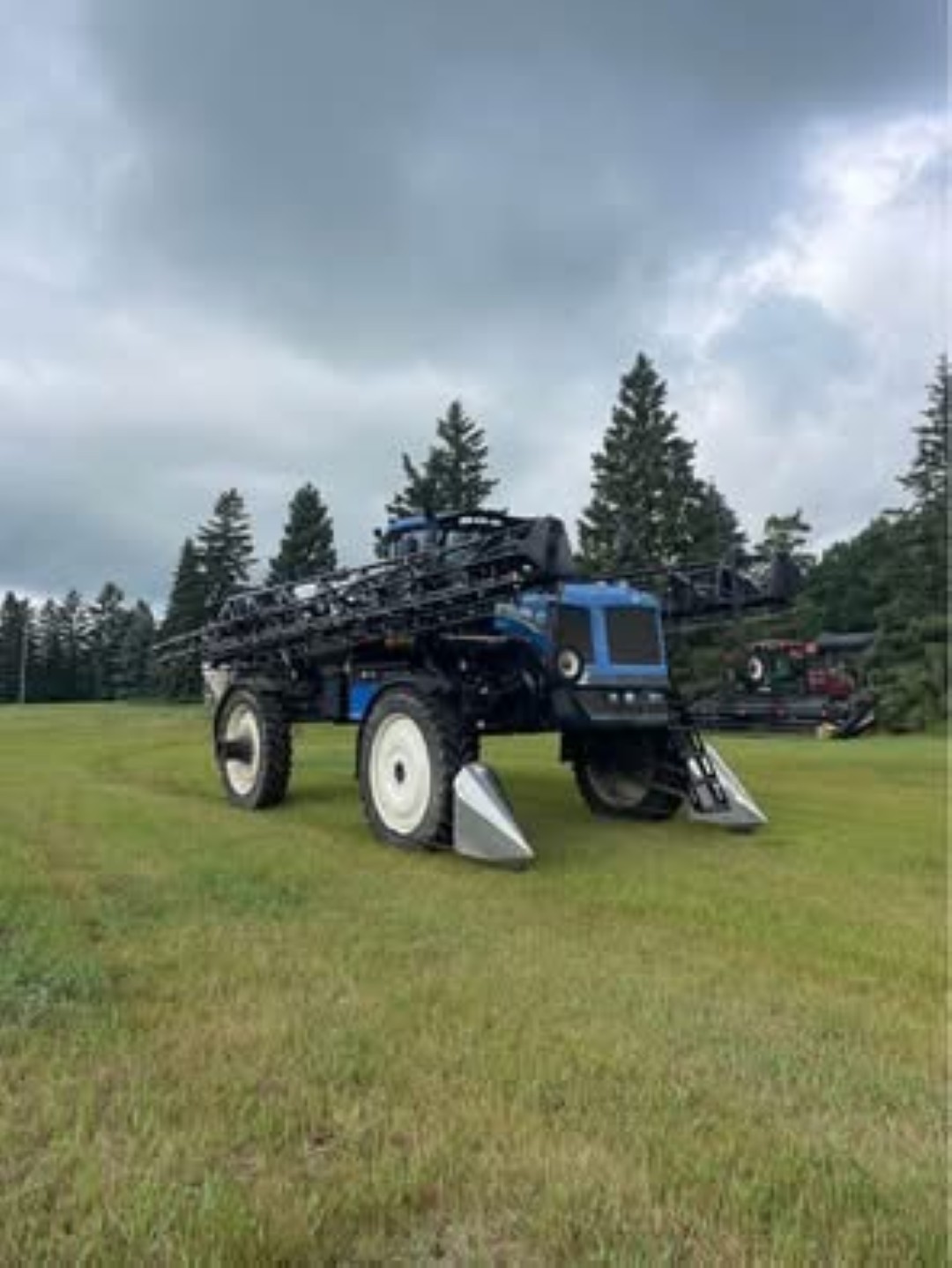 2013 New Holland SP.275R Sprayer/High Clearance