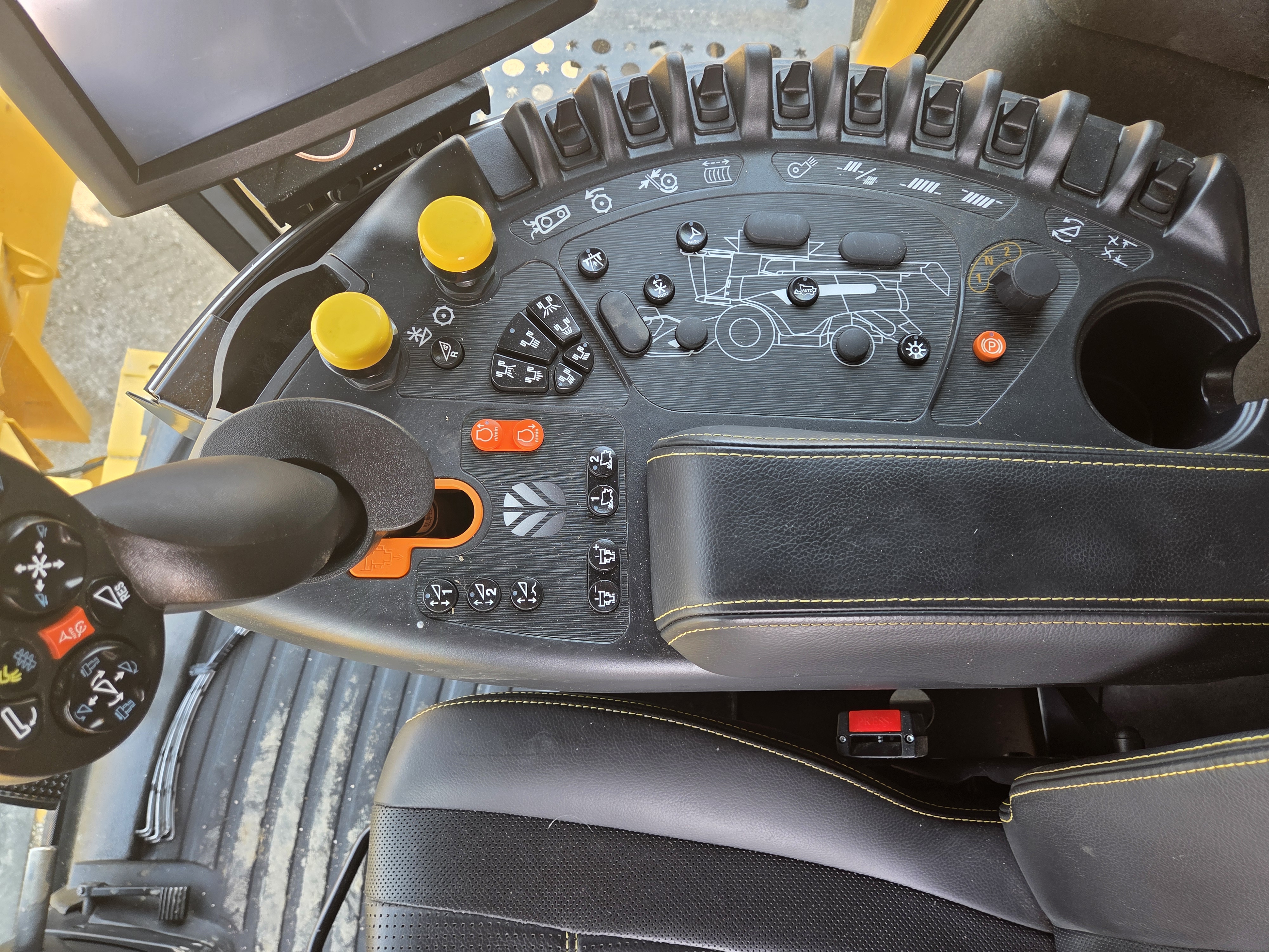 2024 New Holland CR8.90Z Combine