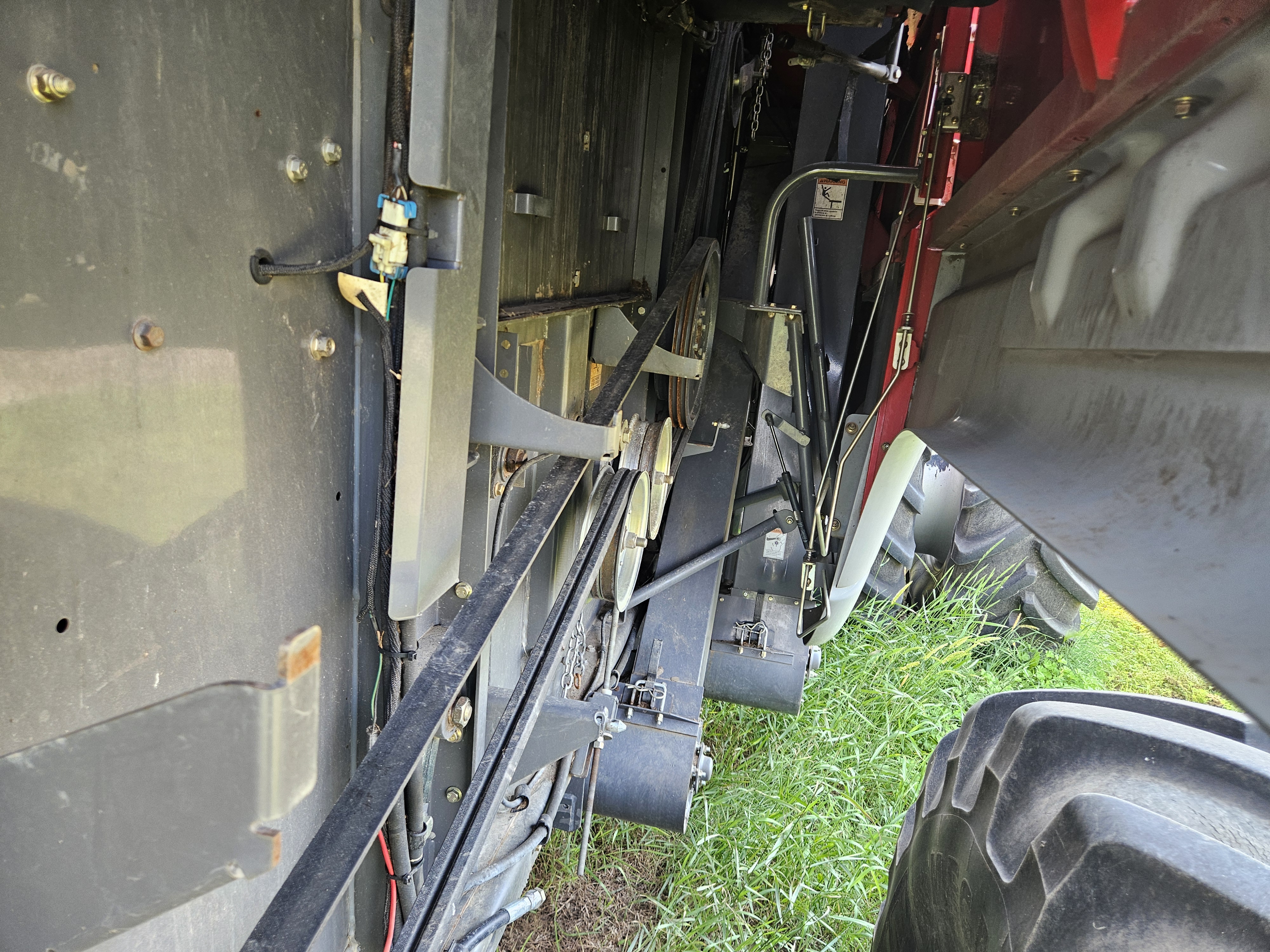 2008 Massey Ferguson 9895 Combine