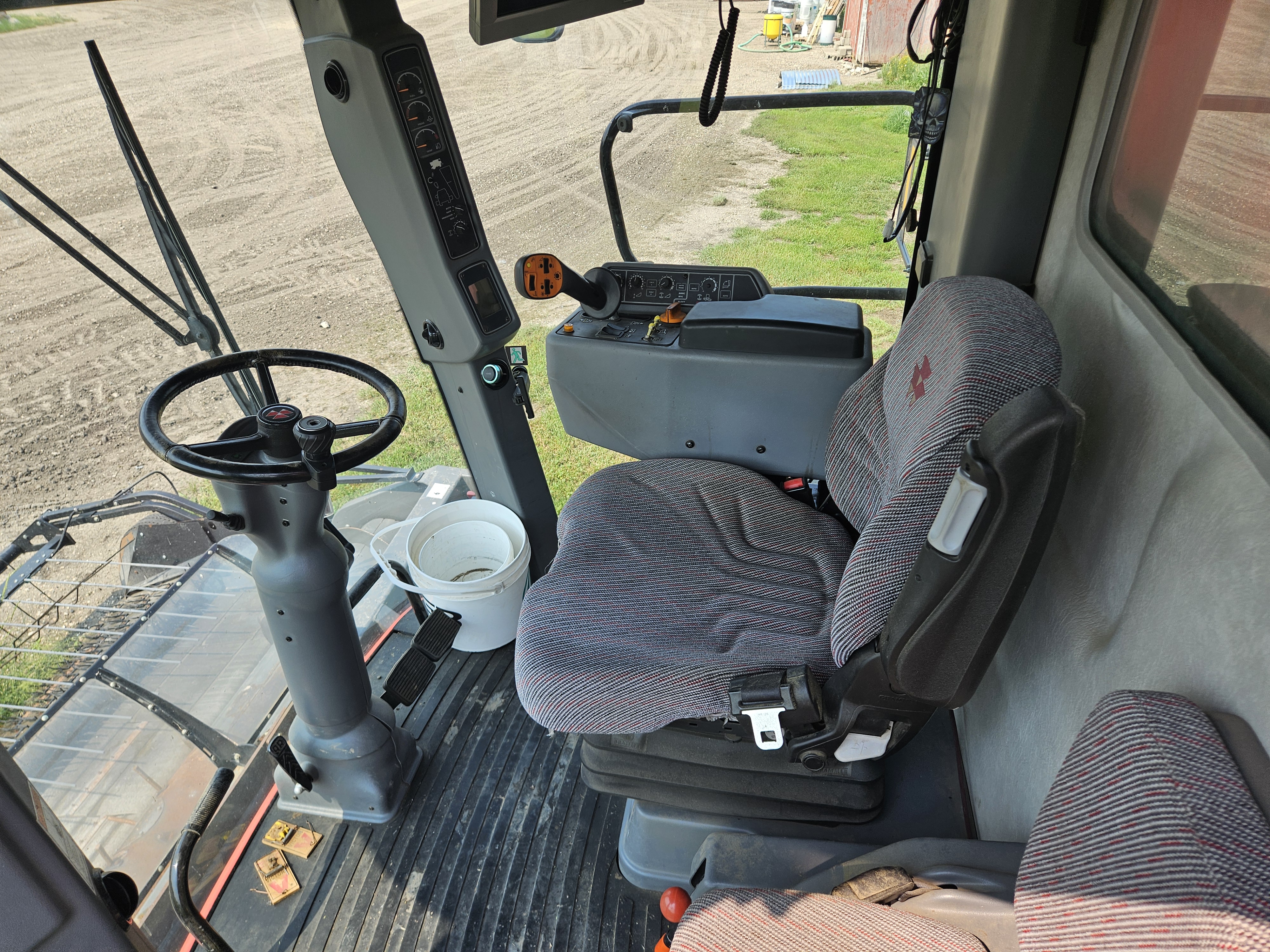 2008 Massey Ferguson 9895 Combine