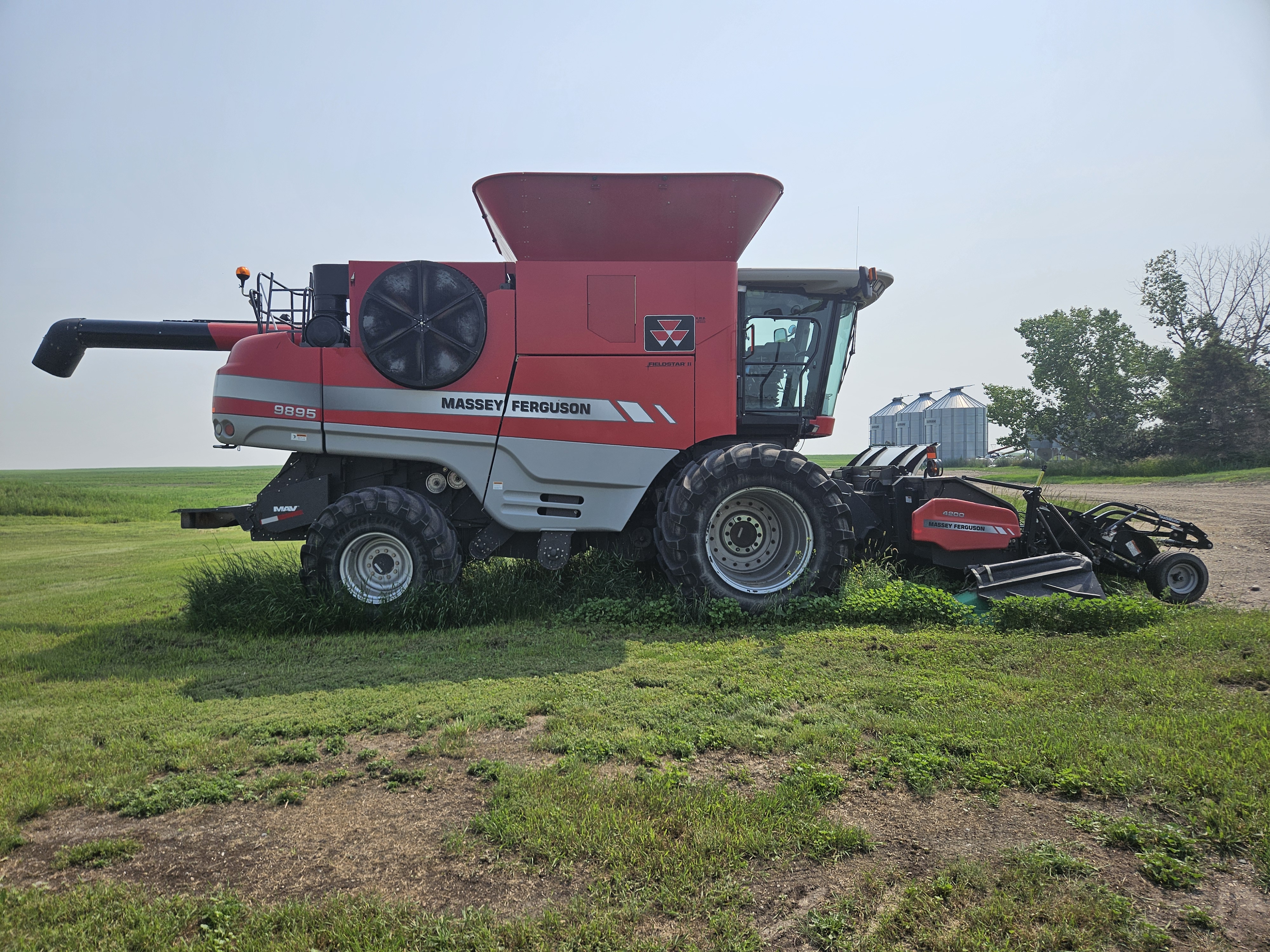 2008 Massey Ferguson 9895 Combine