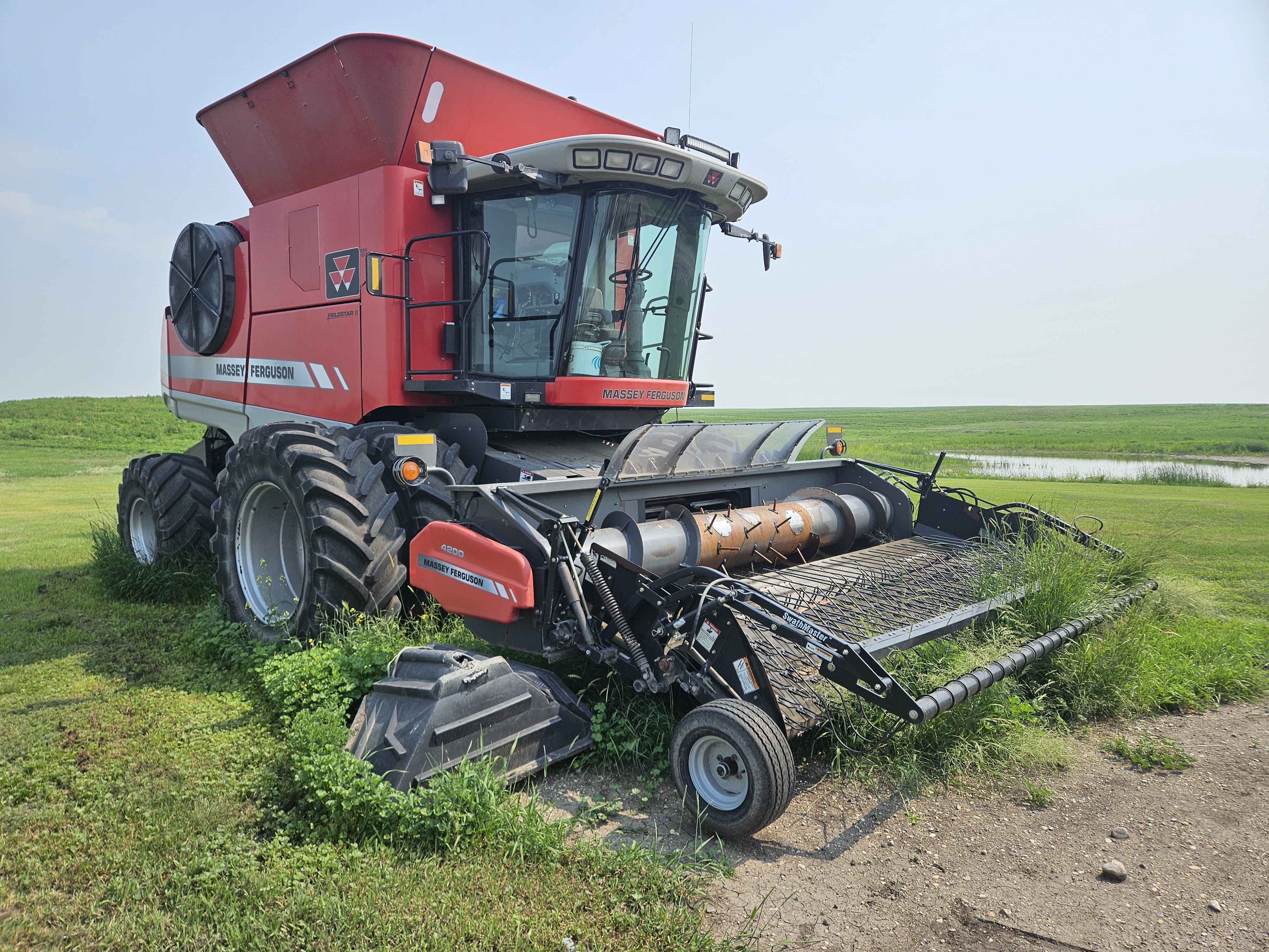 2008 Massey Ferguson 9895 Combine