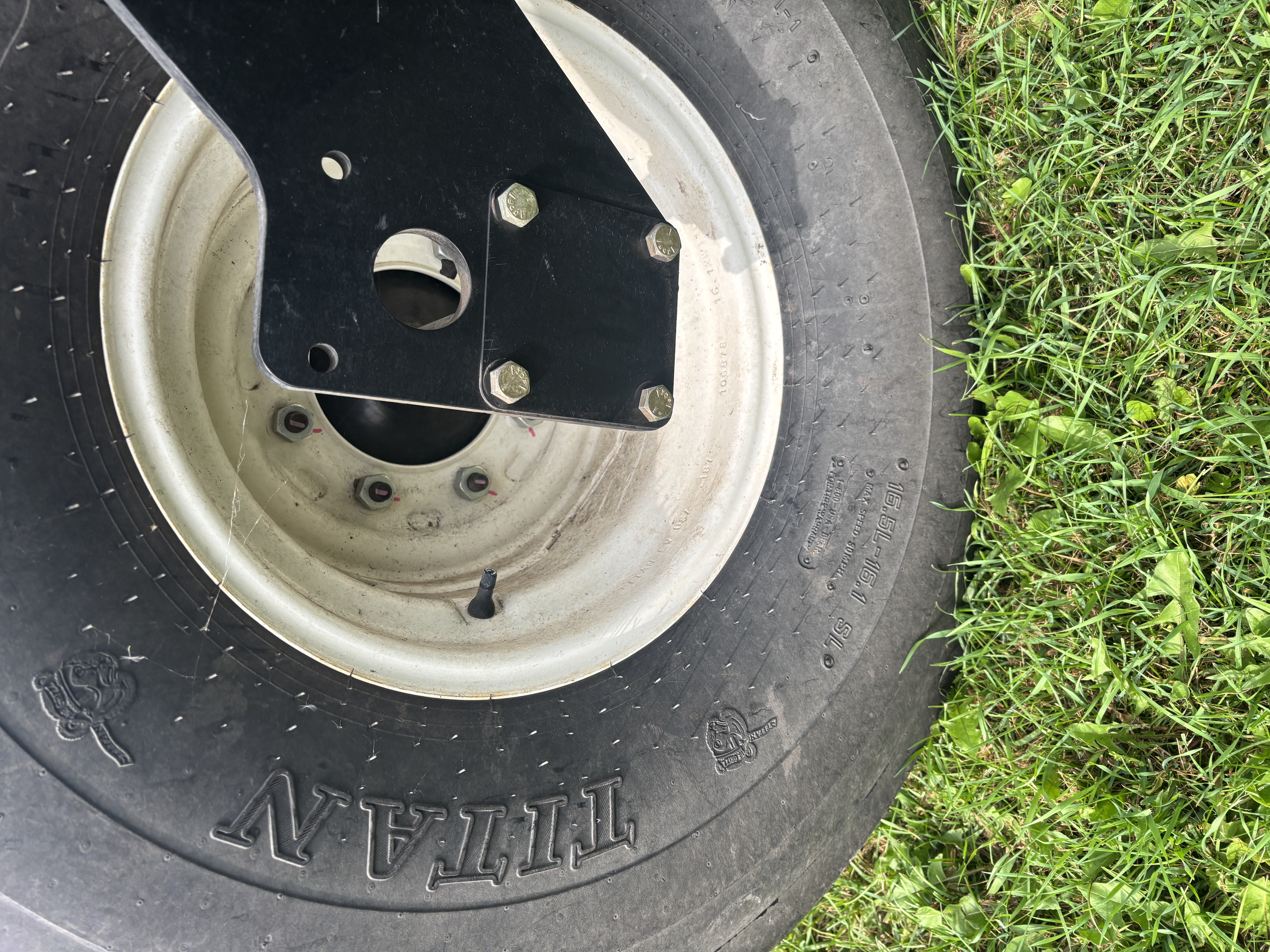 2016 MacDon M155E4 Windrower