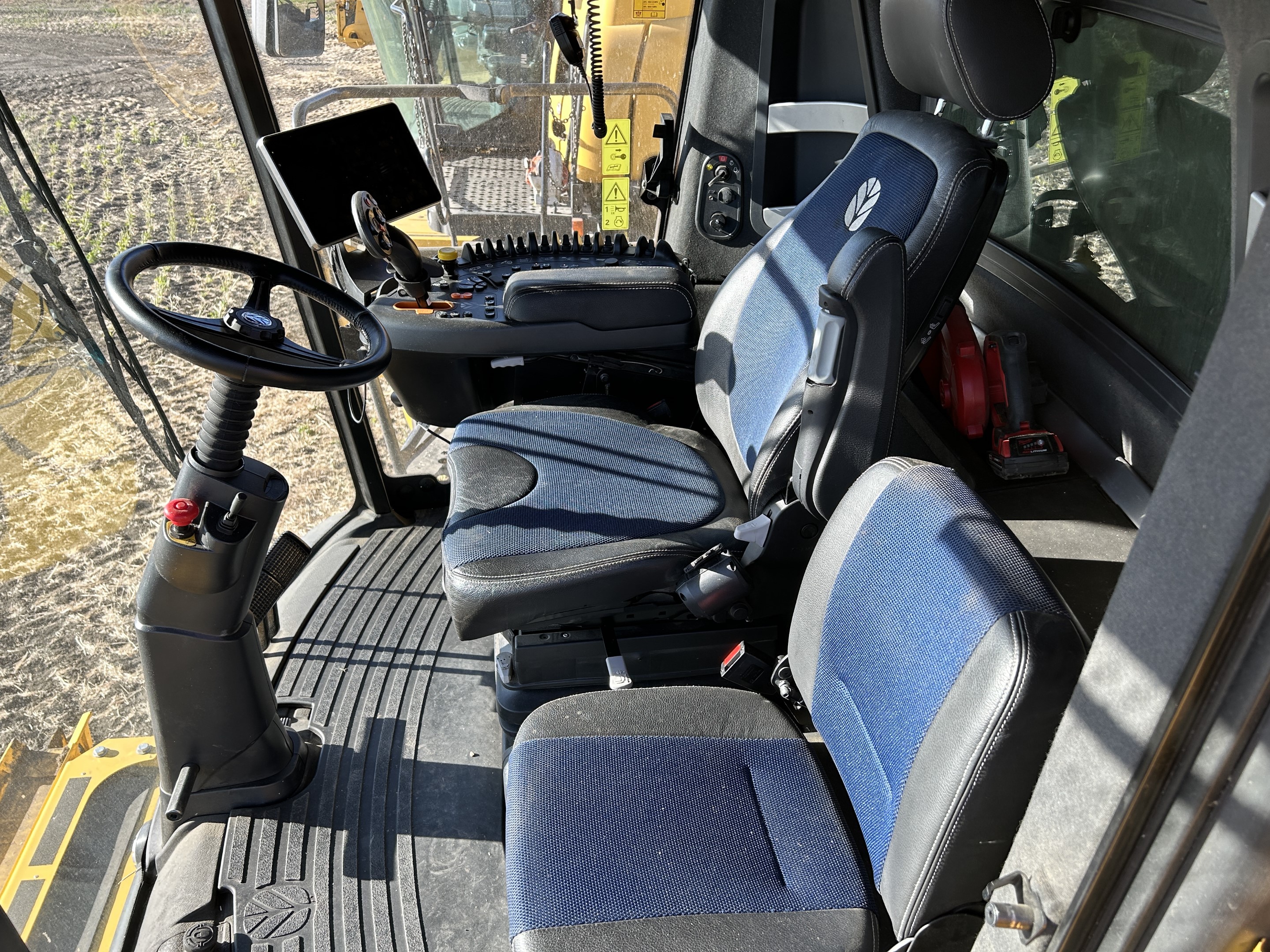 2023 New Holland CR9.90Z Combine