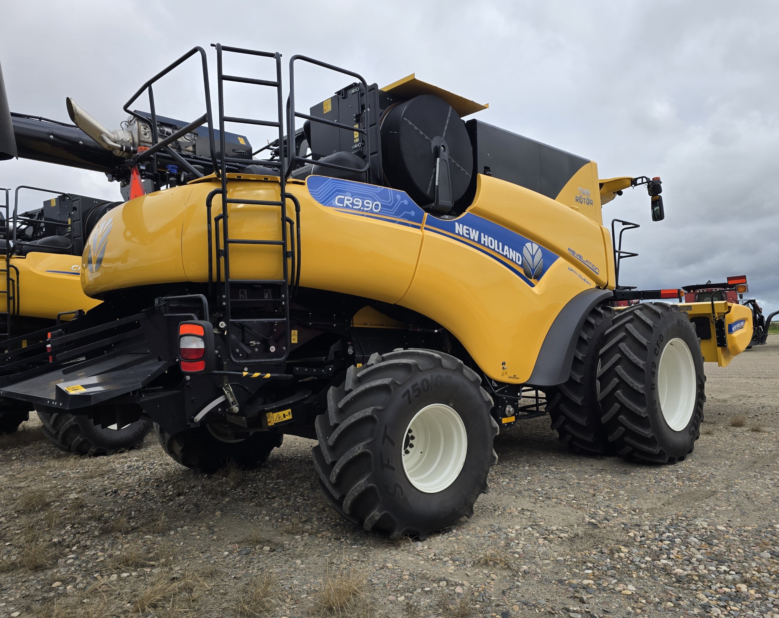 2021 New Holland CR9.90Z Combine